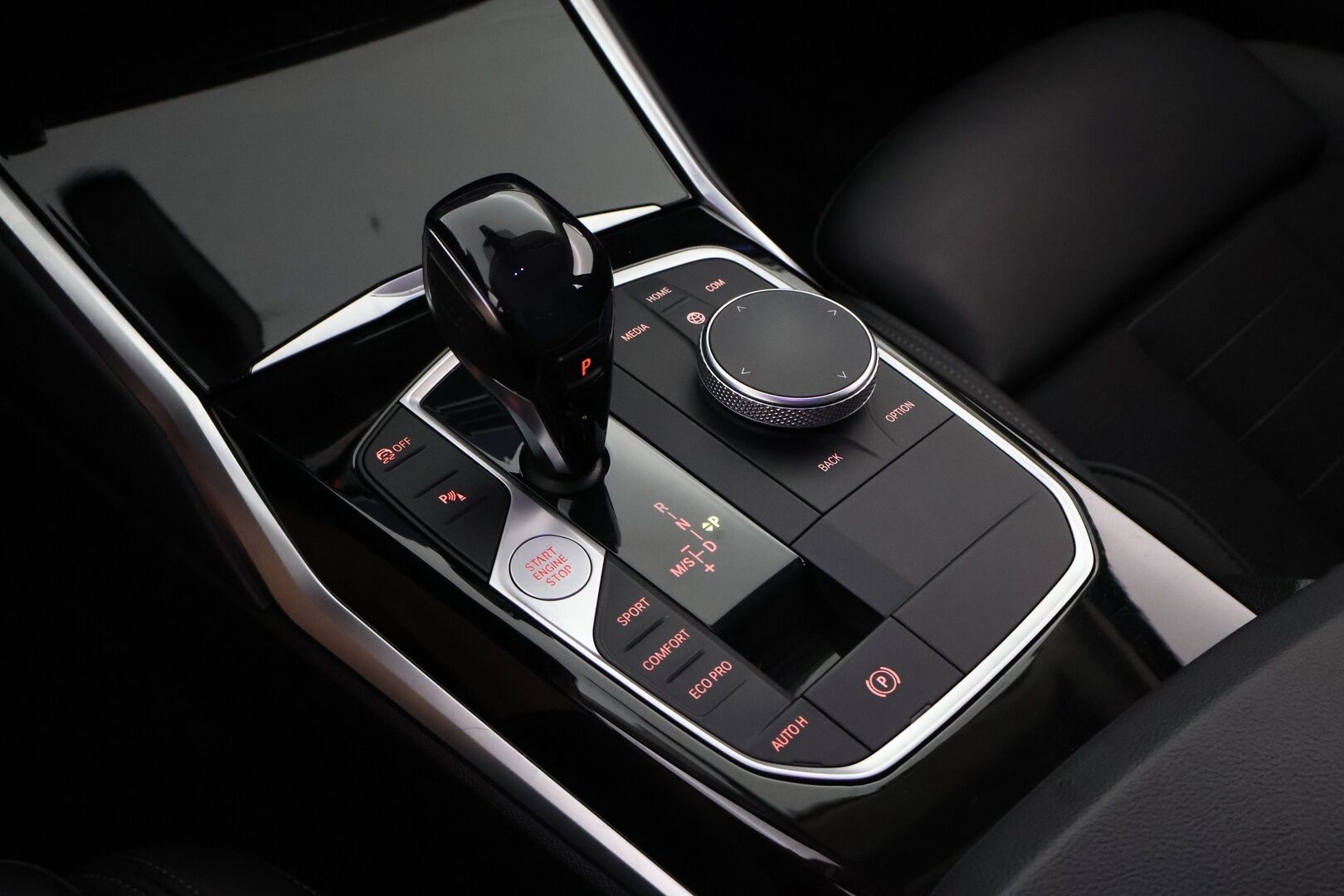 BMW 320 2020 G21 A xDrive Business Sport MHEV / Suomi-auto / Webasto / Adapt.Vakkari / Adapt.LED / HiFi - Puolinahka Sporttipenkit  / Sähköluukku / Digimittaristo / 2x Hyvät renkaat aluvantein!