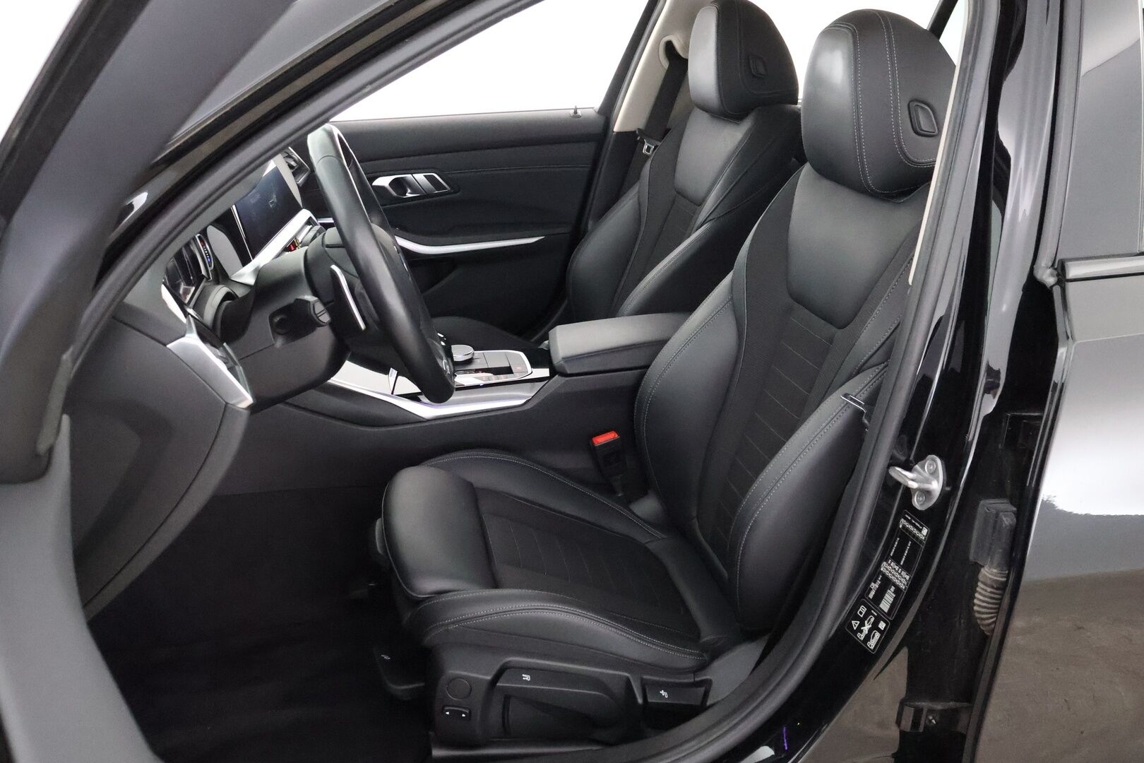 BMW 320 2020 G21 A xDrive Business Sport MHEV / Suomi-auto / Webasto / Adapt.Vakkari / Adapt.LED / HiFi - Puolinahka Sporttipenkit  / Sähköluukku / Digimittaristo - HULLUT BLACKWEEK JATKOT - KORKOTARJOUS 2,49%