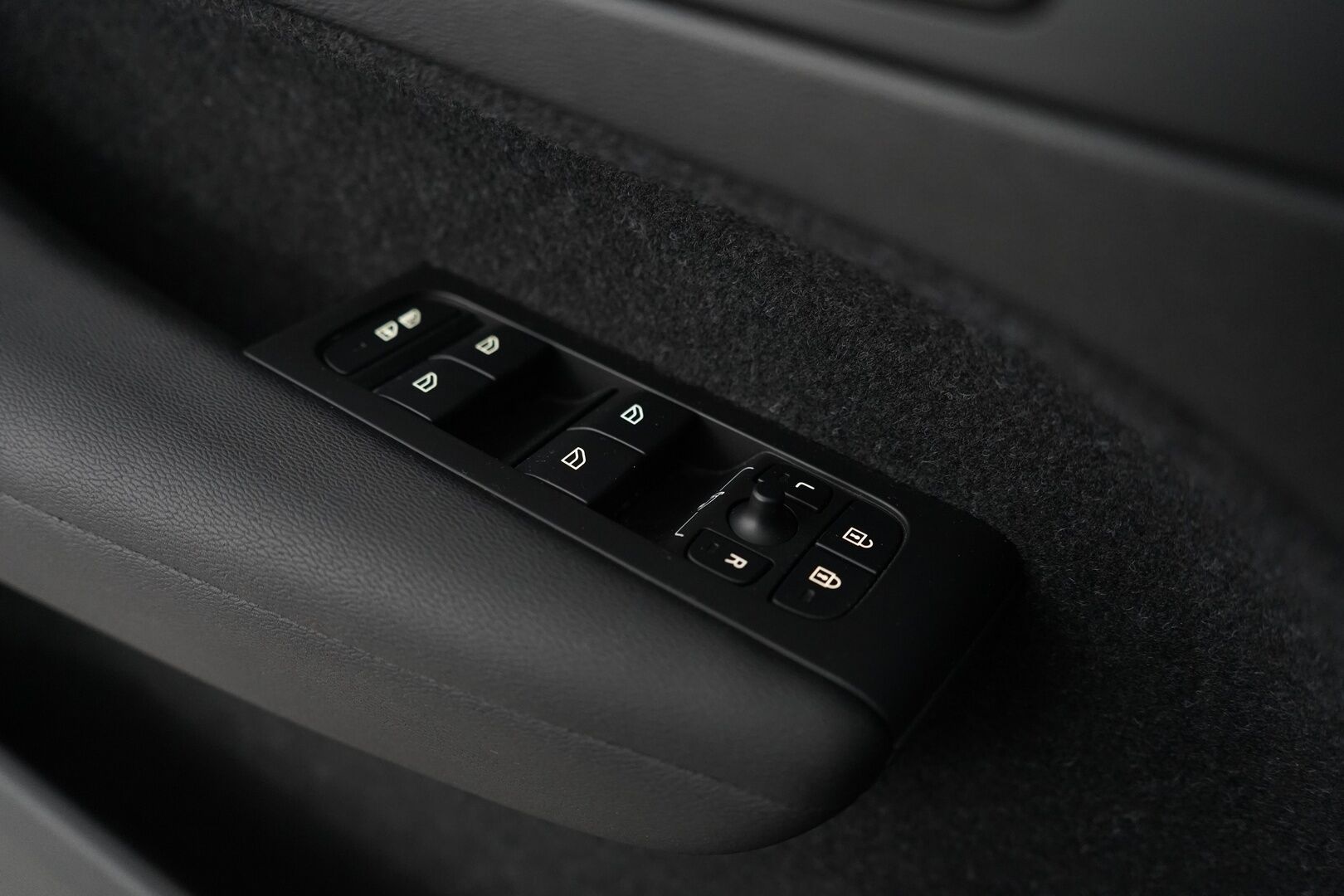 Volvo XC40 2021 T5 TwE Business R-Design aut * ACC / Muistipenkki / Panorama / Harman&Kardon / Webasto / 360-Kamera * - Suomi-auto / Merkkihuollettu / Jakohihna vaihdettu 9/25 / 2x Volvon vanteet / Huippuvarusteet! - HULLU BLACKWEEK KORKOTARJOUS 2,49%