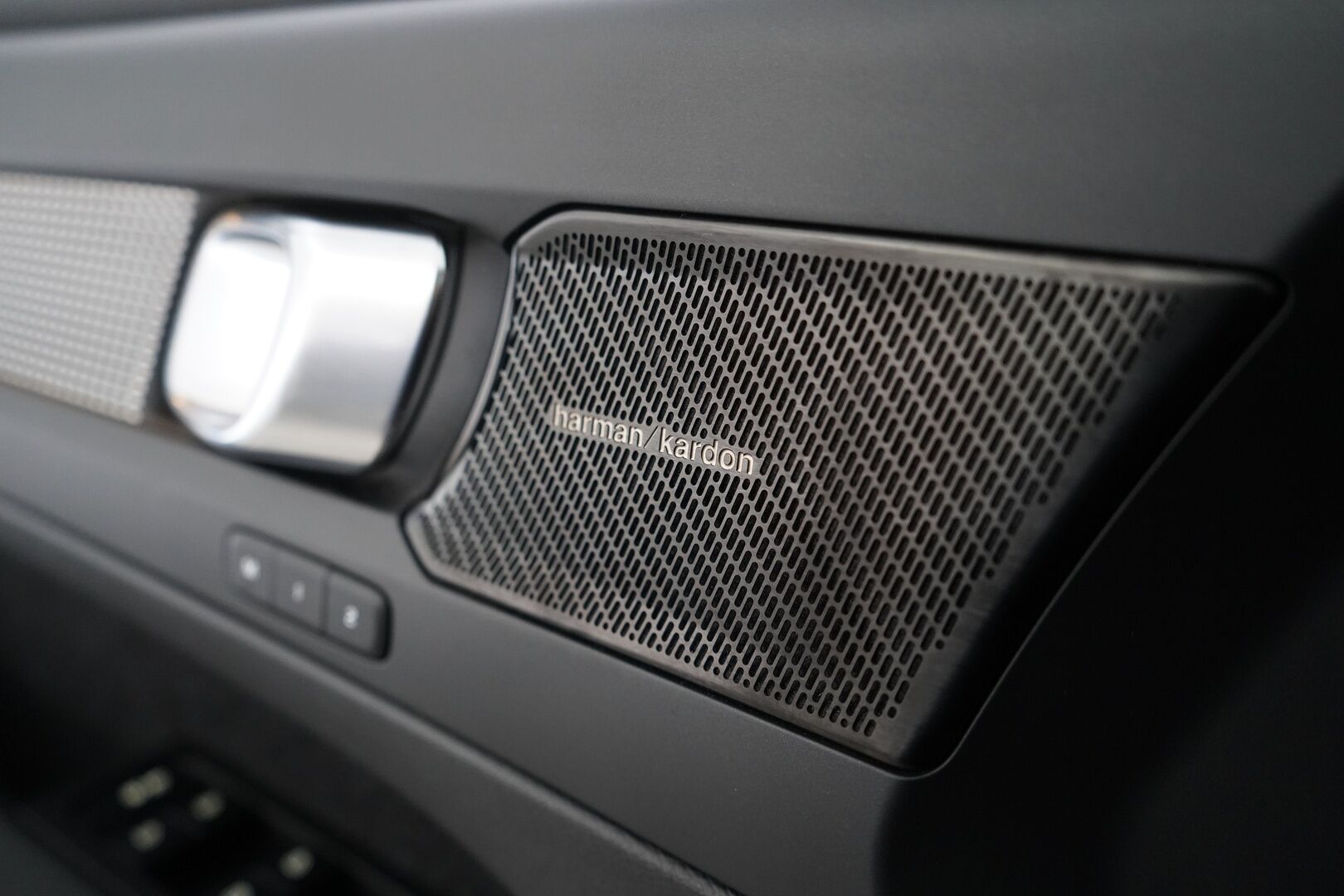 Volvo XC40 2021 T5 TwE Business R-Design aut * ACC / Muistipenkki / Panorama / Harman&Kardon / Webasto / 360-Kamera * - Suomi-auto / Merkkihuollettu / Jakohihna vaihdettu 9/25 / 2x Volvon vanteet / Huippuvarusteet! - HULLU BLACKWEEK KORKOTARJOUS 2,49%