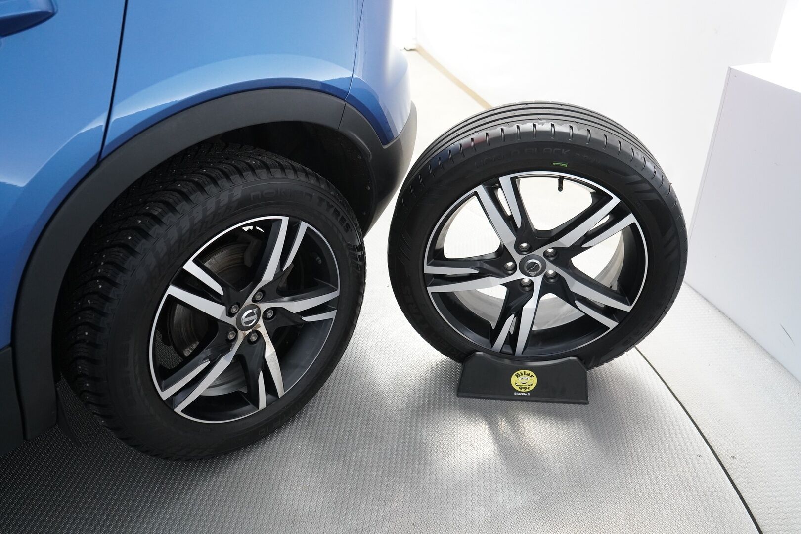 Volvo XC40 2021 T5 TwE Business R-Design aut * ACC / Muistipenkki / Panorama / Harman&Kardon / Webasto / 360-Kamera * - Suomi-auto / Merkkihuollettu / Jakohihna vaihdettu 9/25 / 2x Volvon vanteet / Huippuvarusteet! - HULLU BLACKWEEK KORKOTARJOUS 2,49%