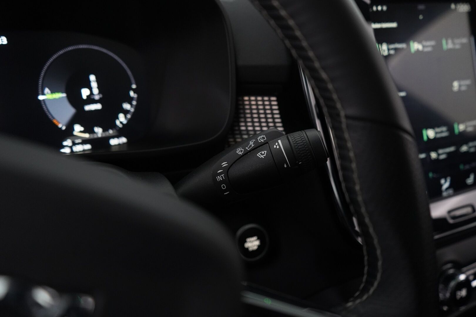 Volvo XC40 2021 T5 TwE Business R-Design aut * ACC / Muistipenkki / Panorama / Harman&Kardon / Webasto / 360-Kamera * - Suomi-auto / Merkkihuollettu / Jakohihna vaihdettu 9/25 / 2x Volvon vanteet / Huippuvarusteet! - HULLU BLACKWEEK KORKOTARJOUS 2,49%