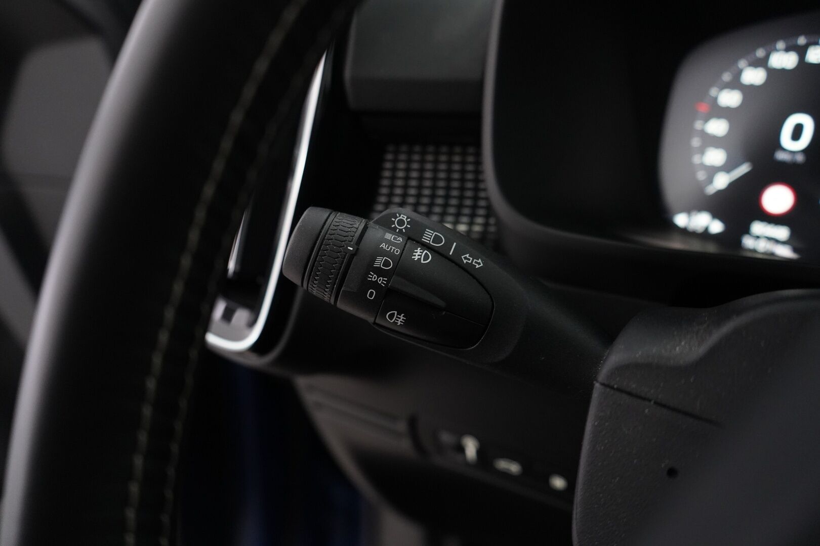 Volvo XC40 2021 T5 TwE Business R-Design aut * ACC / Muistipenkki / Panorama / Harman&Kardon / Webasto / 360-Kamera * - Suomi-auto / Merkkihuollettu / Jakohihna vaihdettu 9/25 / 2x Volvon vanteet / Huippuvarusteet! - HULLU BLACKWEEK KORKOTARJOUS 2,49%