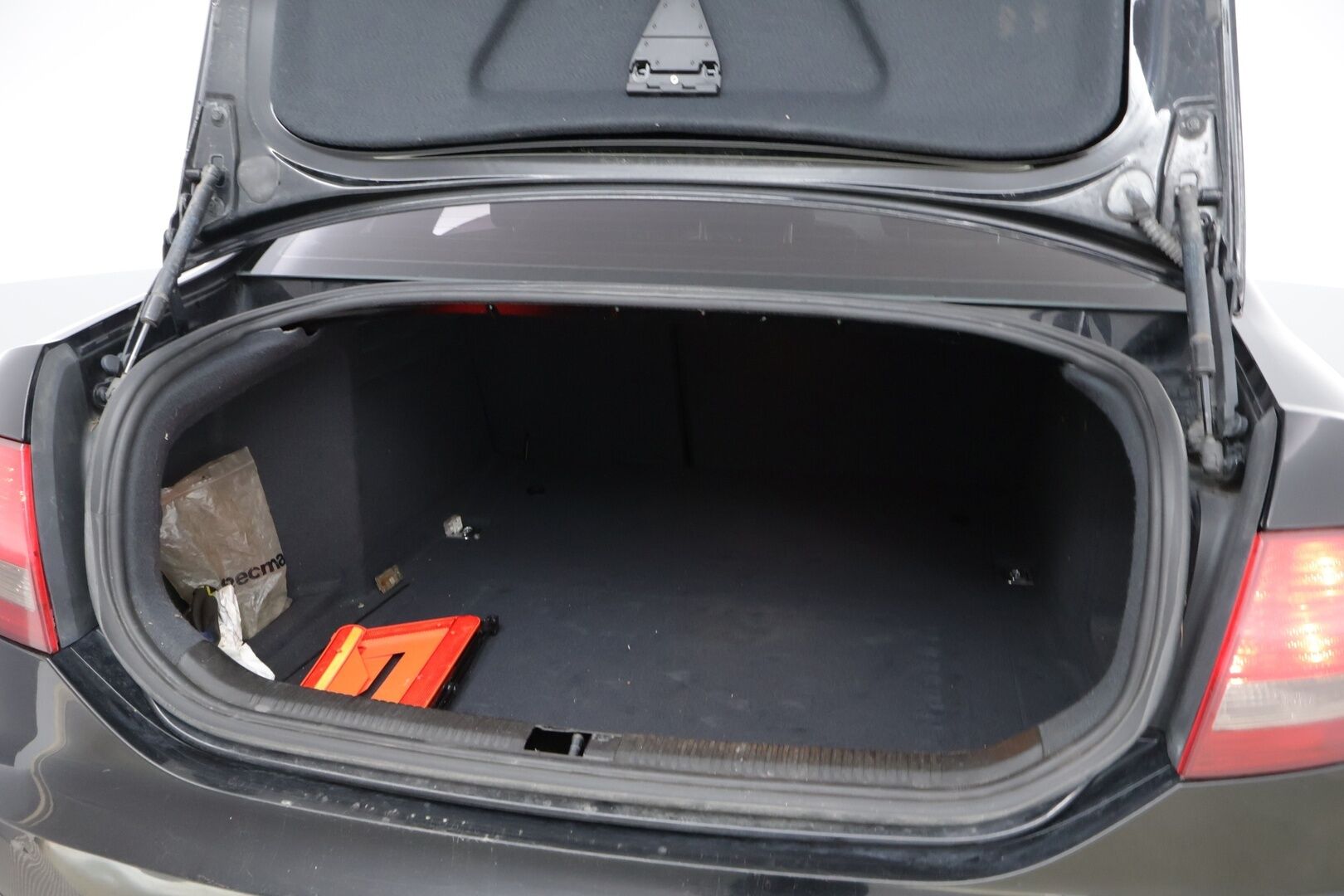 Audi A6 2006 - YritysOutlet - Myydään vain yrityksille - – Tämä auto myydään YritysOutlet -valikoimasta vain yritykselle