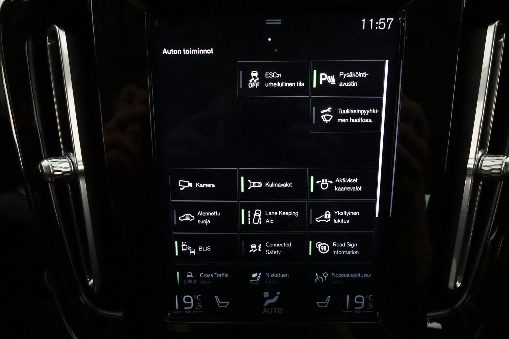 Volvo XC40 2021 T5 TwE Business Inscription Expression aut **Adapt.vakkari / P.kamera / Webasto / Full LED / BLIS / Navi** - 1.Om Suomi-auto / Merkkihuollettu / Kahdet renkaat aluvanteilla / High Performance Audio / Digimittaristo / Sähköluukku / Sporttipenkit