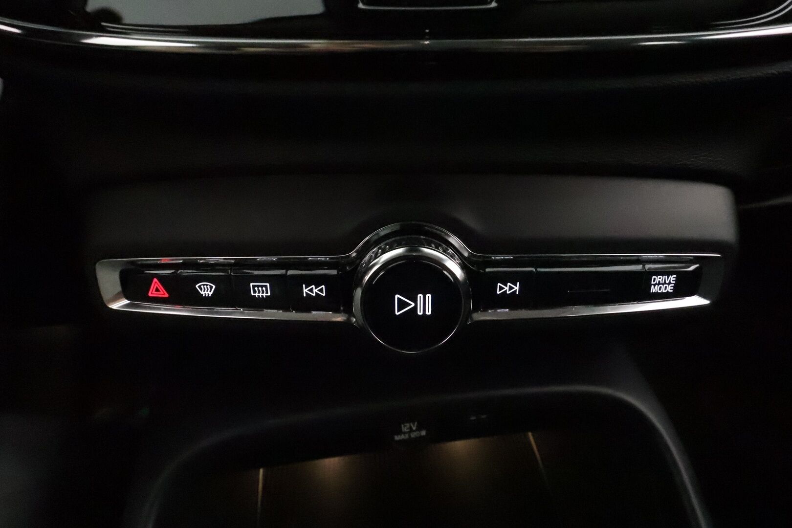 Volvo XC40 2021 T5 TwE Business Inscription Expression aut **Adapt.vakkari / P.kamera / Webasto / Full LED / BLIS / Navi** - 1.Om Suomi-auto / Merkkihuollettu / Kahdet renkaat aluvanteilla / High Performance Audio / Digimittaristo / Sähköluukku / Sporttipenkit