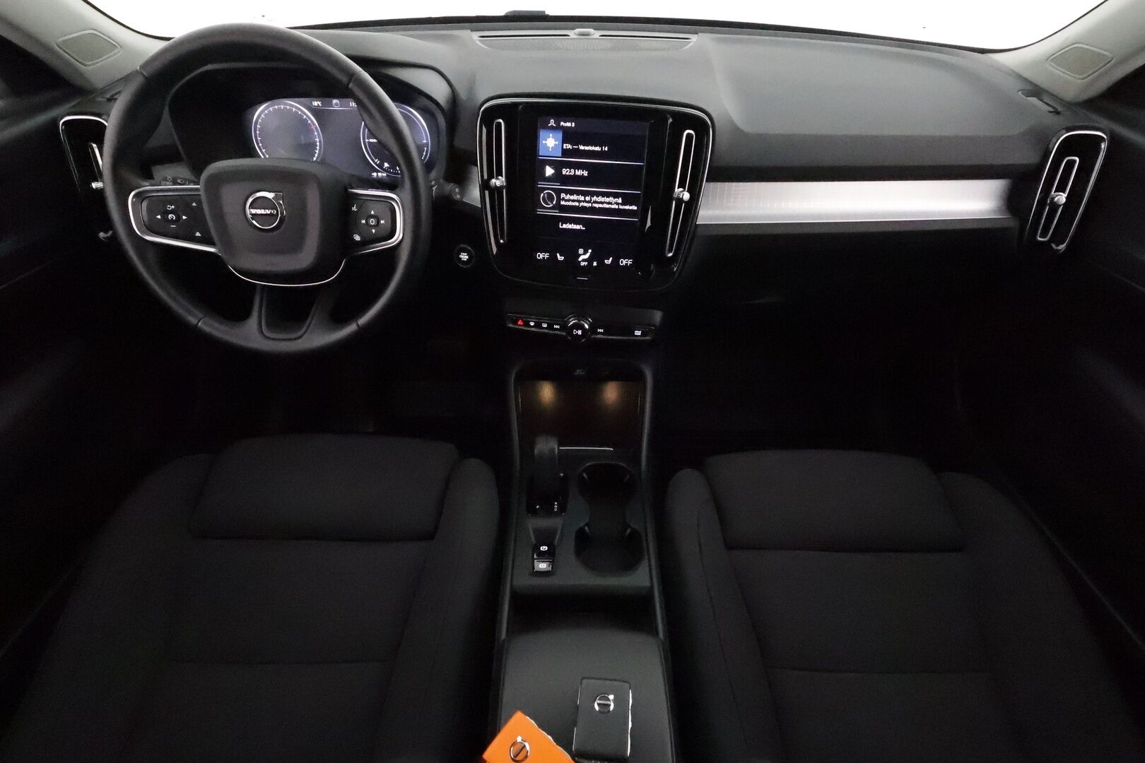 Volvo XC40 2021 T5 TwE Business Inscription Expression aut **Adapt.vakkari / P.kamera / Webasto / Full LED / BLIS / Navi** - 1.Om Suomi-auto / Merkkihuollettu / Kahdet renkaat aluvanteilla / High Performance Audio / Digimittaristo / Sähköluukku / Sporttipenkit