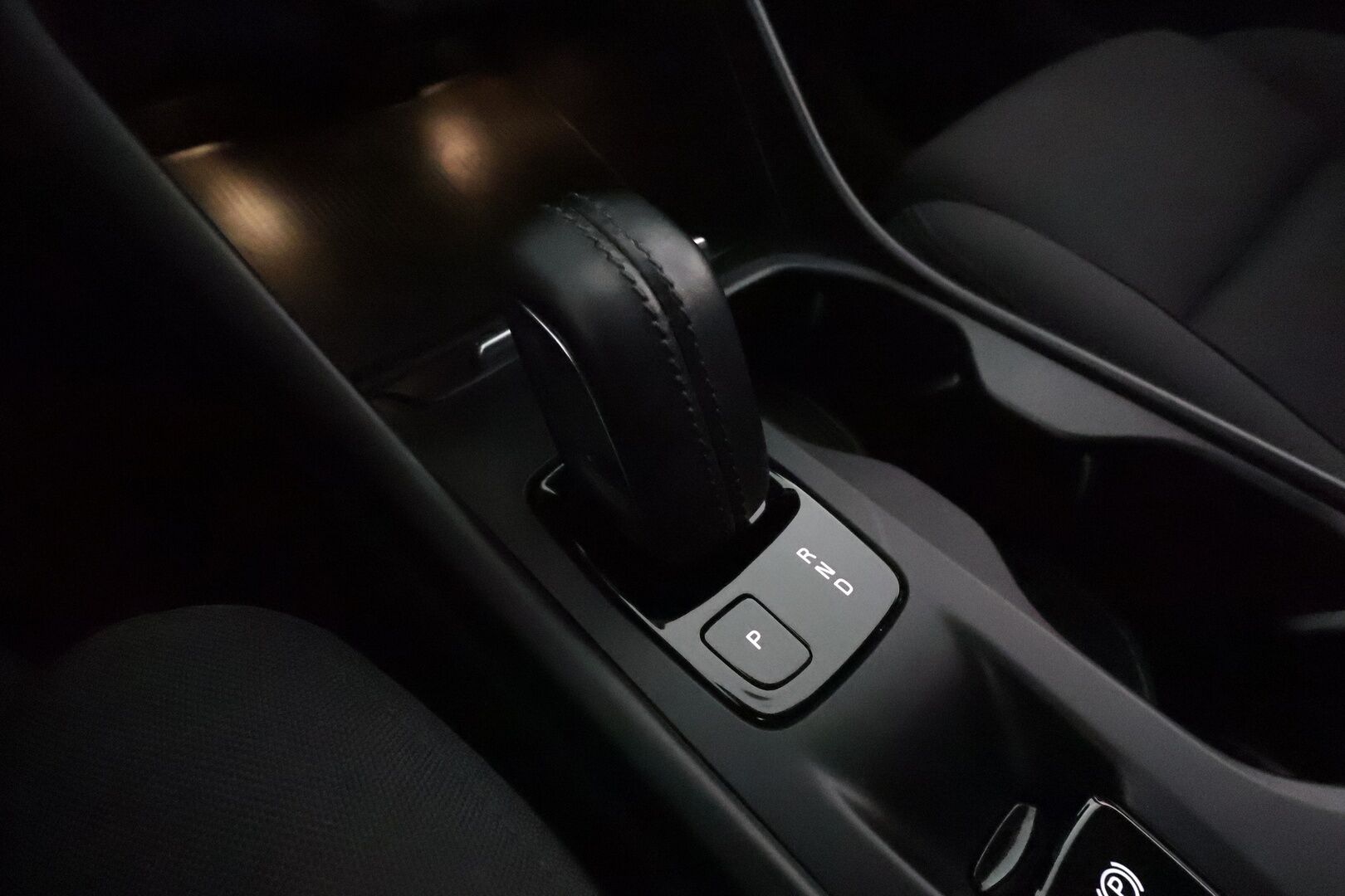 Volvo XC40 2021 T5 TwE Business Inscription Expression aut **Adapt.vakkari / P.kamera / Webasto / Full LED / BLIS / Navi** - 1.Om Suomi-auto / Merkkihuollettu / Kahdet renkaat aluvanteilla / High Performance Audio / Digimittaristo / Sähköluukku / Sporttipenkit