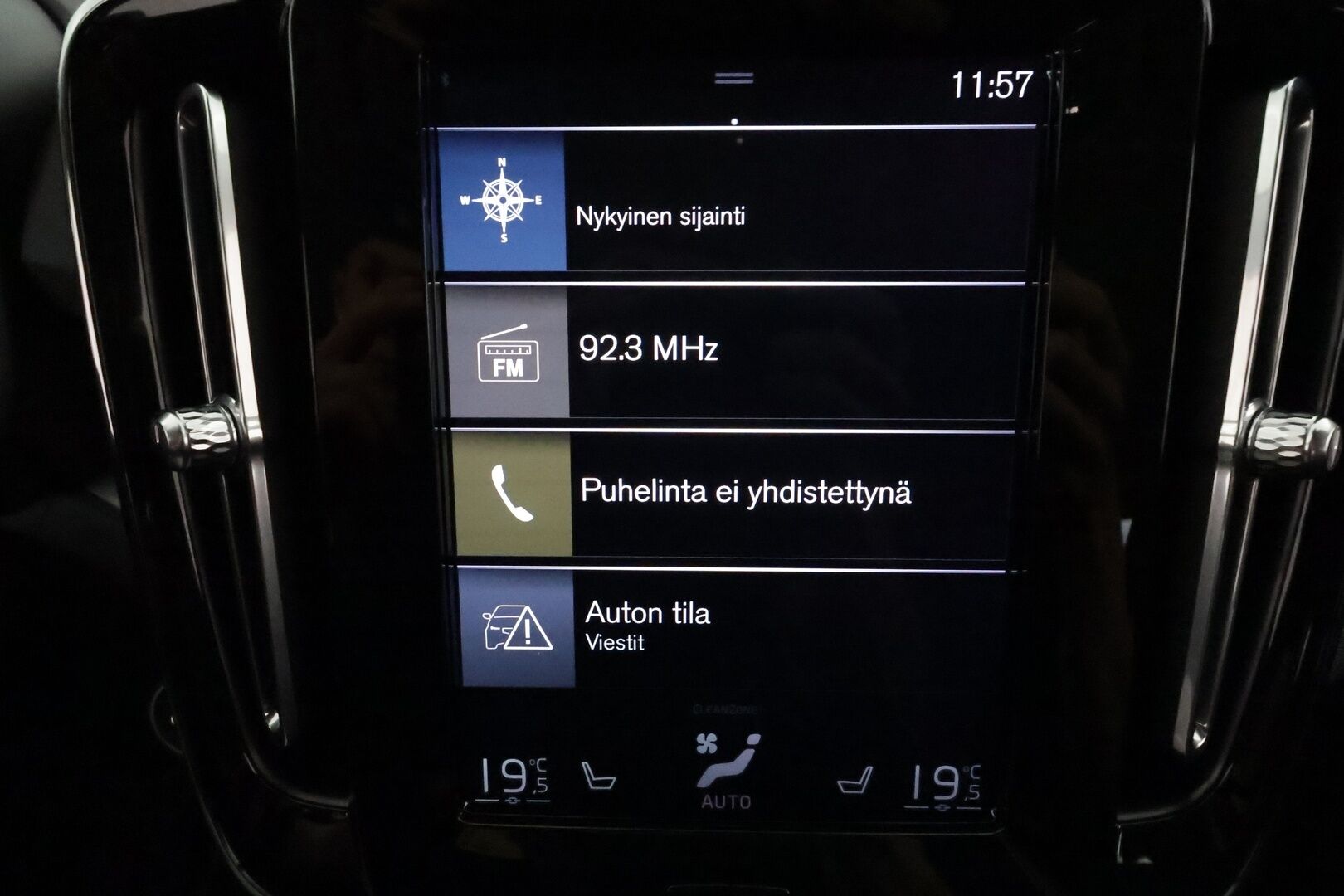 Volvo XC40 2021 T5 TwE Business Inscription Expression aut **Adapt.vakkari / P.kamera / Webasto / Full LED / BLIS / Navi** - 1.Om Suomi-auto / Merkkihuollettu / Kahdet renkaat aluvanteilla / High Performance Audio / Digimittaristo / Sähköluukku / Sporttipenkit
