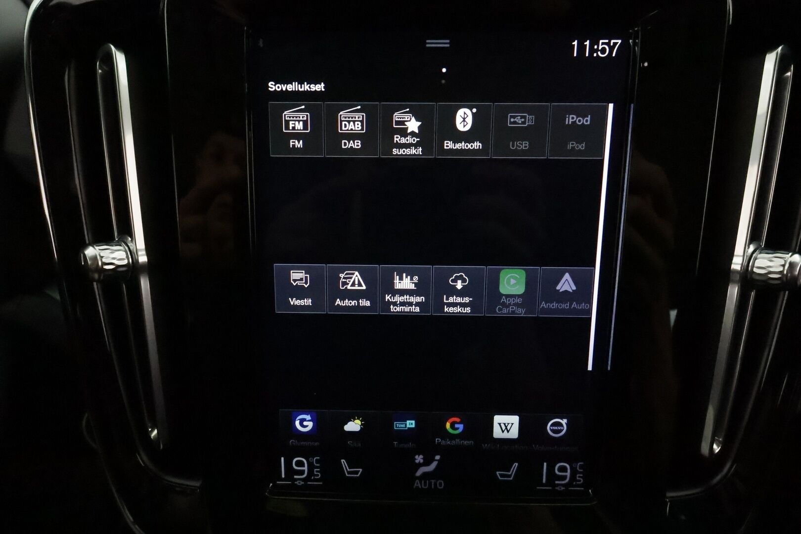 Volvo XC40 2021 T5 TwE Business Inscription Expression aut **Adapt.vakkari / P.kamera / Webasto / Full LED / BLIS / Navi** - 1.Om Suomi-auto / Merkkihuollettu / Kahdet renkaat aluvanteilla / High Performance Audio / Digimittaristo / Sähköluukku / Sporttipenkit