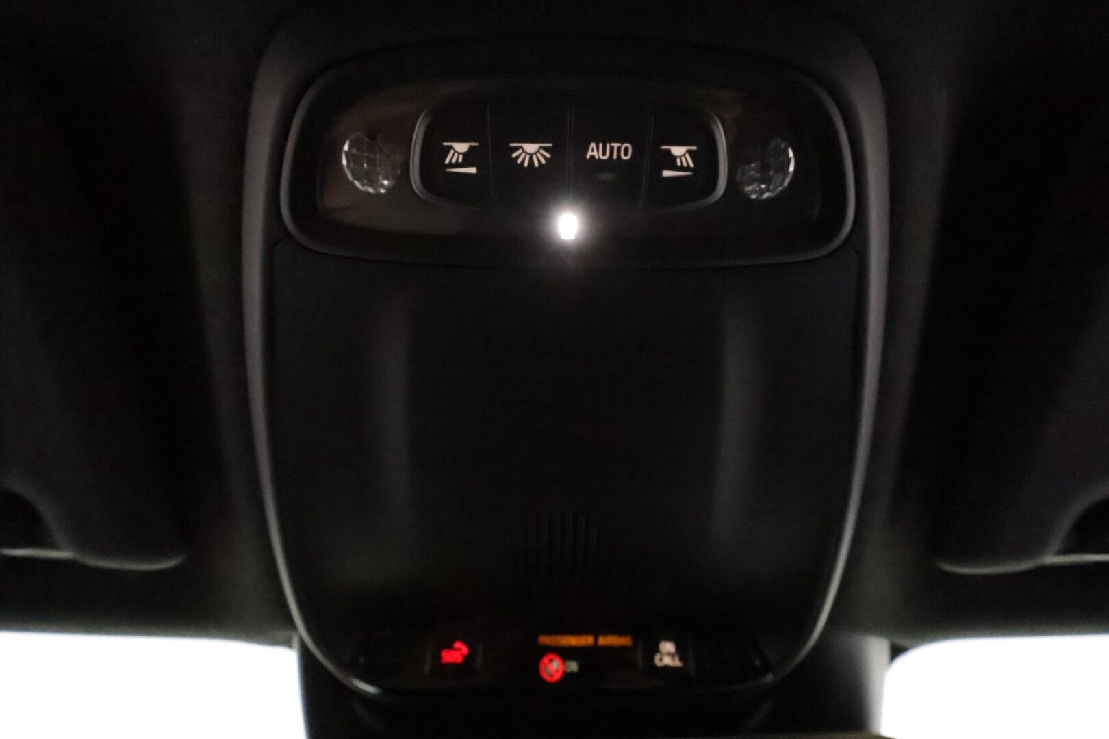 Volvo XC40 2021 T5 TwE Business R-Design aut **Webasto / ACC / Full-LED / P.Kamera / Sporttipenkit / Navi / Kaistavahti / Keyless** - Suomi-auto / 2x Latauskaapelit / Kahdet Renkaat / Merkkihuollettu!