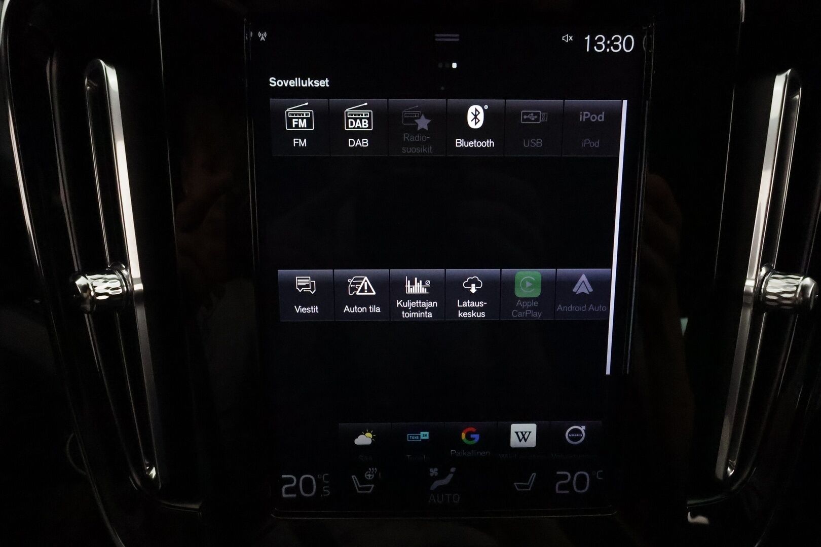 Volvo XC40 2021 T5 TwE Business R-Design aut **Webasto / ACC / Full-LED / P.Kamera / Sporttipenkit / Navi / Kaistavahti / Keyless** - Suomi-auto / 2x Latauskaapelit / Kahdet Renkaat / Merkkihuollettu!