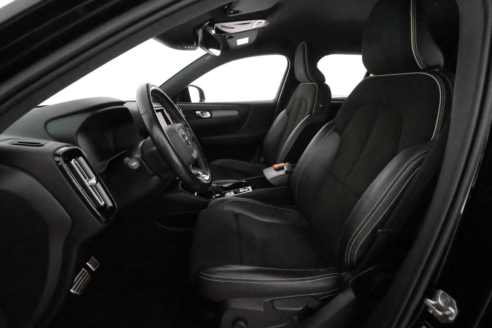 Volvo XC40 2021 T5 TwE Business R-Design aut **Webasto / ACC / Full-LED / P.Kamera / Sporttipenkit / Navi / Kaistavahti / Keyless** - Suomi-auto / 2x Latauskaapelit / Kahdet Renkaat / Merkkihuollettu!