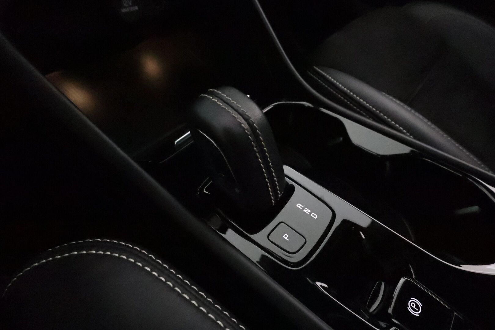Volvo XC40 2021 T5 TwE Business R-Design aut **Webasto / ACC / Full-LED / P.Kamera / Sporttipenkit / Navi / Kaistavahti / Keyless** - Suomi-auto / 2x Latauskaapelit / Kahdet Renkaat / Merkkihuollettu!