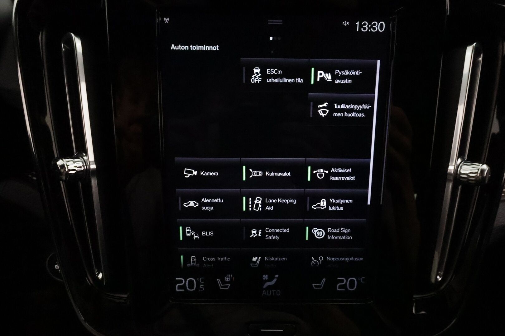 Volvo XC40 2021 T5 TwE Business R-Design aut **Webasto / ACC / Full-LED / P.Kamera / Sporttipenkit / Navi / Kaistavahti / Keyless** - Suomi-auto / 2x Latauskaapelit / Kahdet Renkaat / Merkkihuollettu!