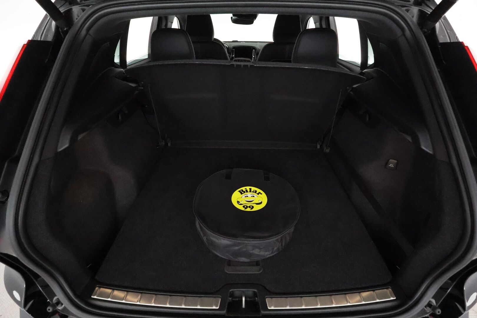 Volvo XC40 2021 T5 TwE Business R-Design aut **Webasto / ACC / Full-LED / P.Kamera / Sporttipenkit / Navi / Kaistavahti / Keyless** - Suomi-auto / 2x Latauskaapelit / Kahdet Renkaat / Merkkihuollettu!