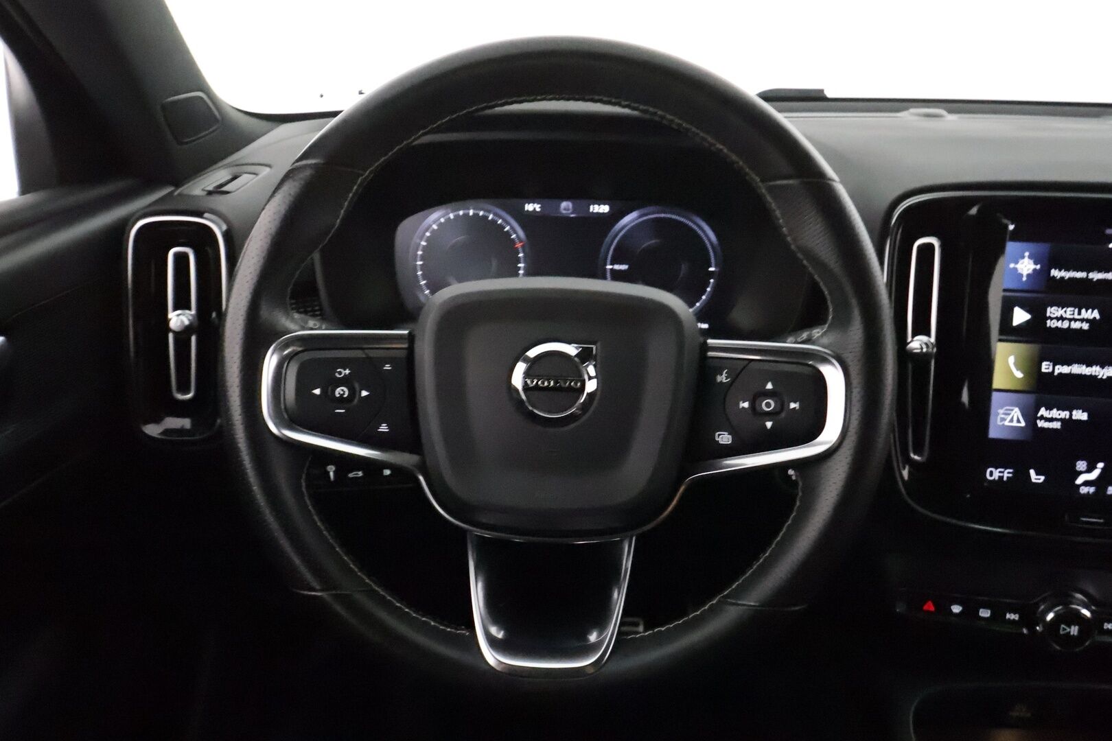 Volvo XC40 2021 T5 TwE Business R-Design aut **Webasto / ACC / Full-LED / P.Kamera / Sporttipenkit / Navi / Kaistavahti / Keyless** - Suomi-auto / 2x Latauskaapelit / Kahdet Renkaat / Merkkihuollettu!