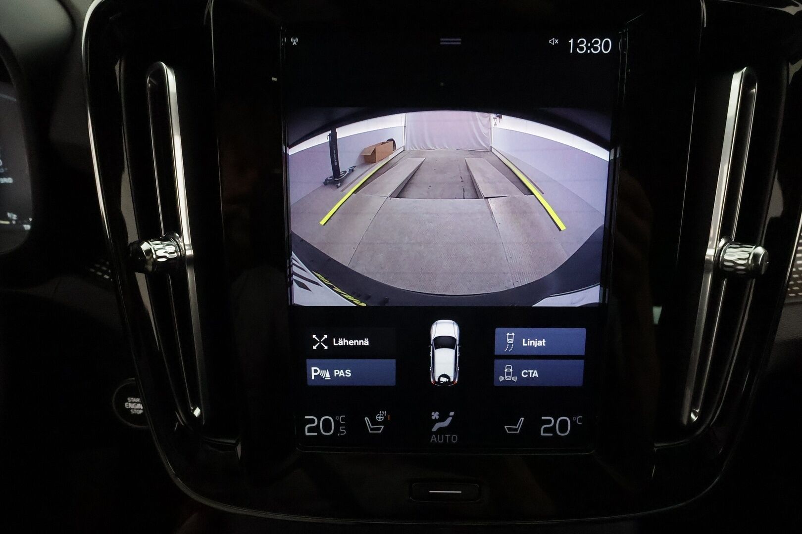 Volvo XC40 2021 T5 TwE Business R-Design aut **Webasto / ACC / Full-LED / P.Kamera / Sporttipenkit / Navi / Kaistavahti / Keyless** - Suomi-auto / 2x Latauskaapelit / Kahdet Renkaat / Merkkihuollettu!