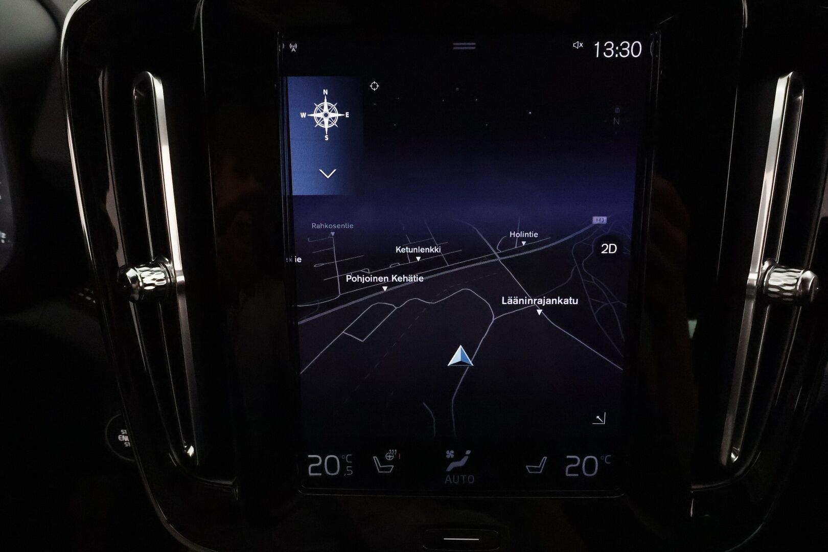 Volvo XC40 2021 T5 TwE Business R-Design aut **Webasto / ACC / Full-LED / P.Kamera / Sporttipenkit / Navi / Kaistavahti / Keyless** - Suomi-auto / 2x Latauskaapelit / Kahdet Renkaat / Merkkihuollettu!