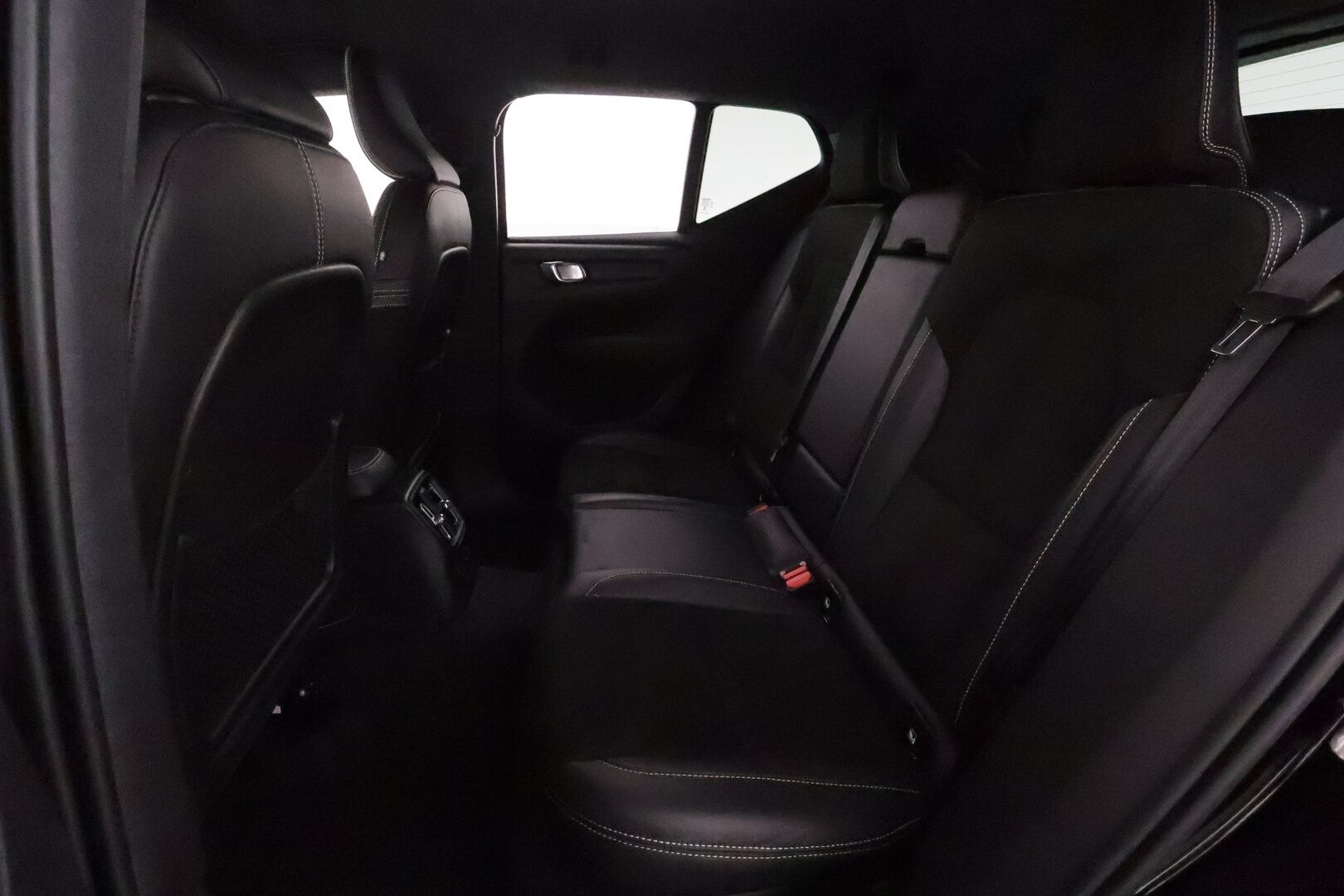 Volvo XC40 2021 T5 TwE Business R-Design aut **Webasto / ACC / Full-LED / P.Kamera / Sporttipenkit / Navi / Kaistavahti / Keyless** - Suomi-auto / 2x Latauskaapelit / Kahdet Renkaat / Merkkihuollettu!