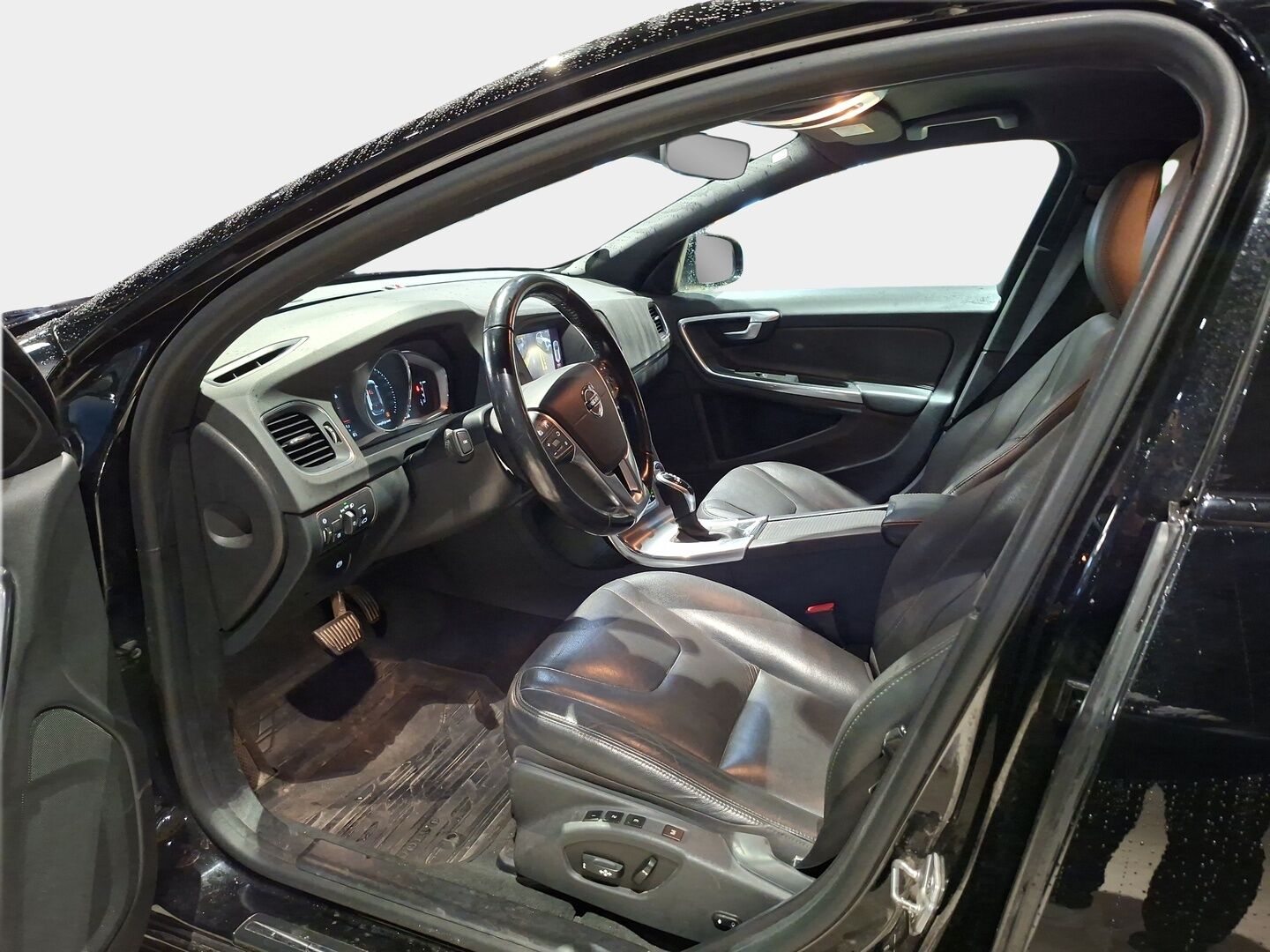 Volvo V60 Cross Country 2018 D4 AWD Business Classic Summum aut - Webasto | Koukku | ACC | High Perf Audio | Peruutuskamera | Adapt.LED | Nahkasisusta | Muistipenkki | Ratinlämmitys | Supervarusteet!