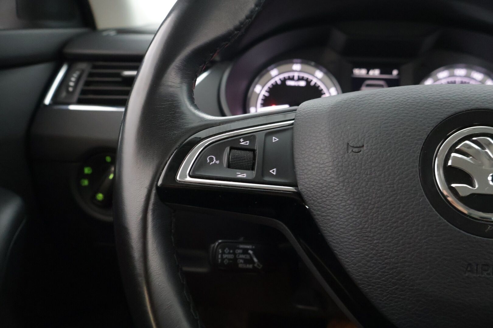 Skoda Octavia 2020 Combi 1,5 TSI G-TEC Ambition DSG *Webasto / ACC / Kessy / Bi Xenon / Koukku - Hyvät renkaat  / Huollettu 06/25 / Merkkihuollot / Webasto / koukku