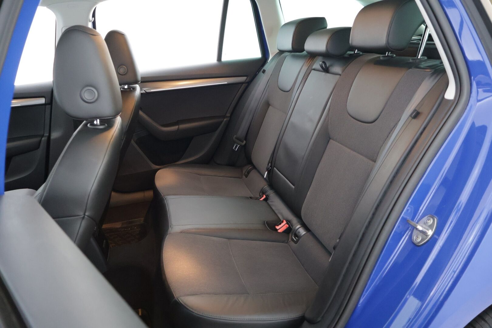 Skoda Octavia 2020 Combi 1,5 TSI G-TEC Ambition DSG *Webasto / ACC / Kessy / Bi Xenon / Koukku - Hyvät renkaat  / Huollettu 06/25 / Merkkihuollot / Webasto / koukku