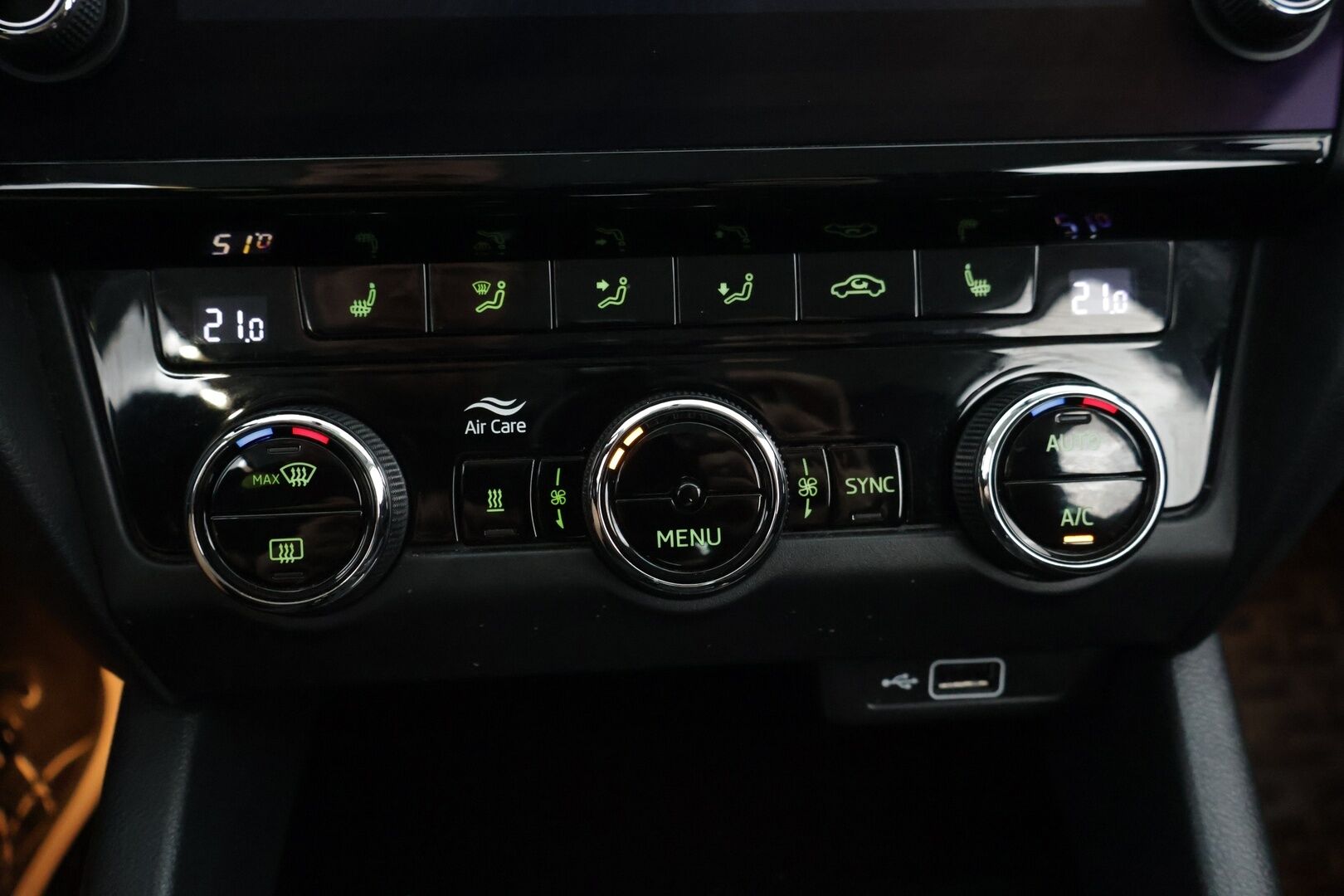 Skoda Octavia 2020 Combi 1,5 TSI G-TEC Ambition DSG *Webasto / ACC / Kessy / Bi Xenon / Koukku - Hyvät renkaat  / Huollettu 06/25 / Merkkihuollot / Webasto / koukku