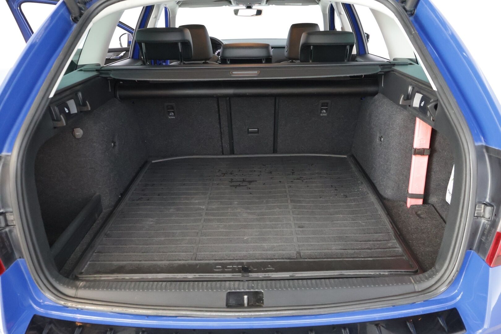 Skoda Octavia 2020 Combi 1,5 TSI G-TEC Ambition DSG *Webasto / ACC / Kessy / Bi Xenon / Koukku - Hyvät renkaat  / Huollettu 06/25 / Merkkihuollot / Webasto / koukku