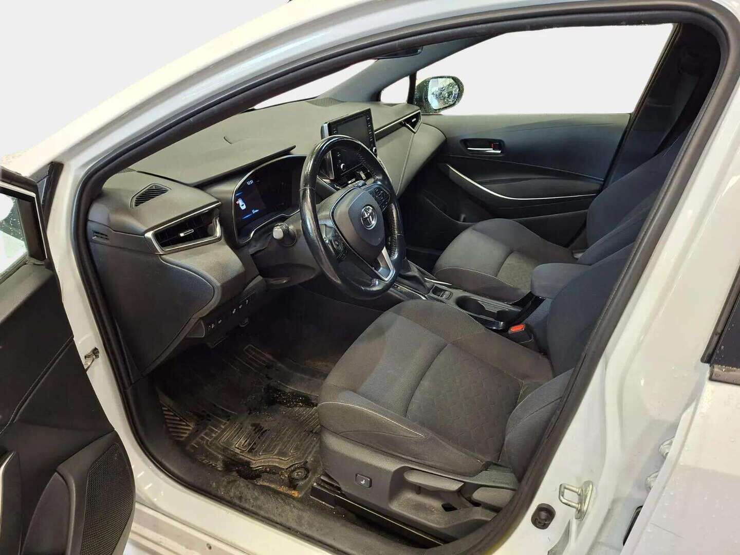 Toyota Corolla 2020 Touring Sports 1,8 Hybrid Active - | Merkkihuollettu Suomi-auto | ACC | P.kamera & tutkat | Lohkolämmitin+sisäp. | LED | Lämmitettävä ratti & pyyhkijät | 2x renkaat & vanteet |
