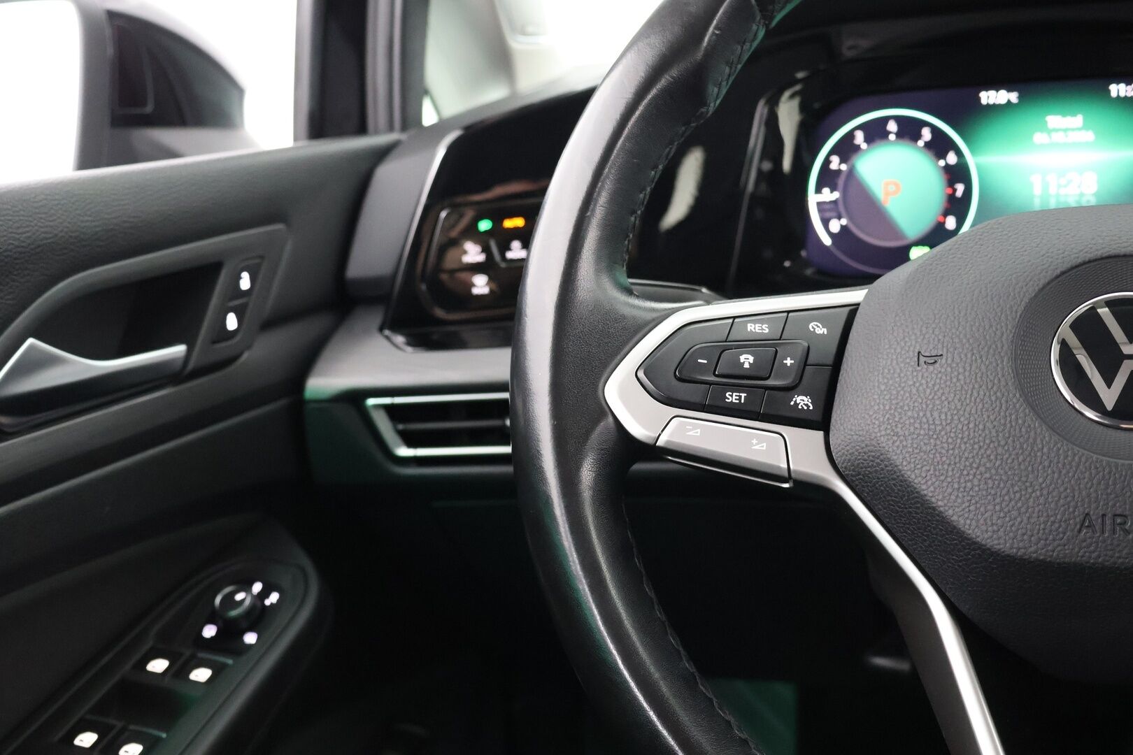 Volkswagen Golf 2021 Variant Style 1,5 eTSI 110 kW (MHEV) DSG - Webasto | ACC | P-kamera | Matrix-LED | Harman/Kardon | HUD | Vetokoukku | 