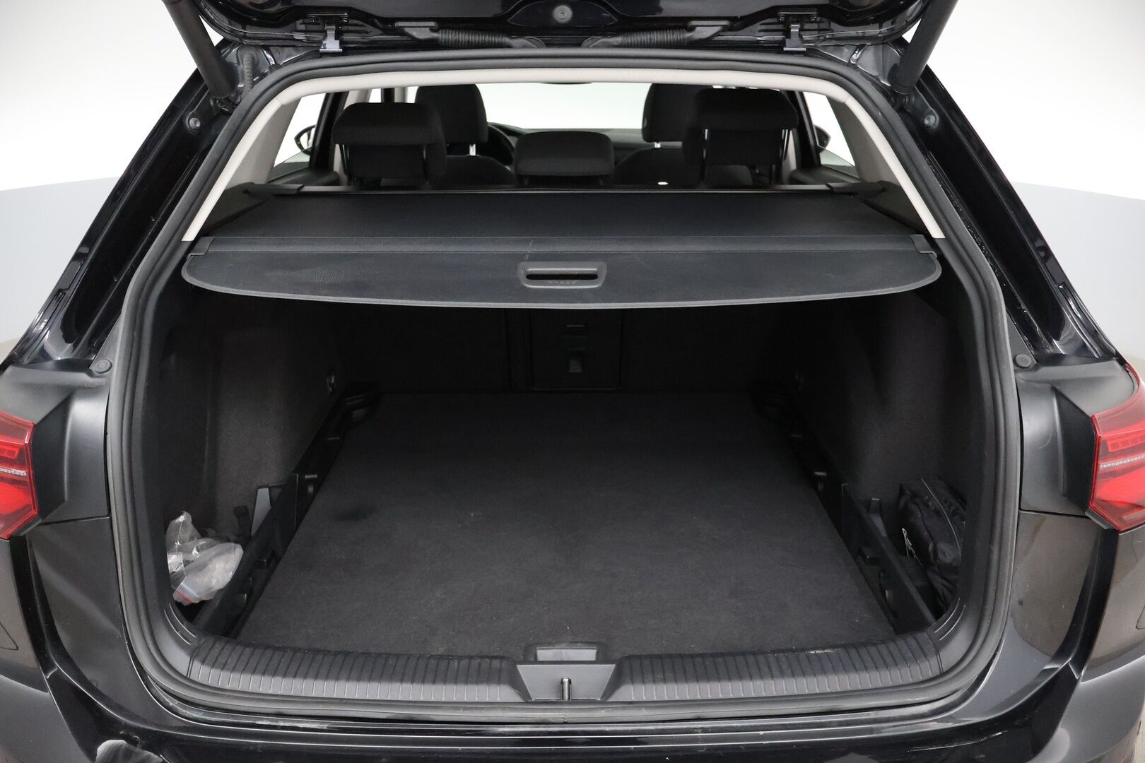 Volkswagen Golf 2021 Variant Style 1,5 eTSI 110 kW (MHEV) DSG - Webasto | ACC | P-kamera | Matrix-LED | Harman/Kardon | HUD | Vetokoukku | 