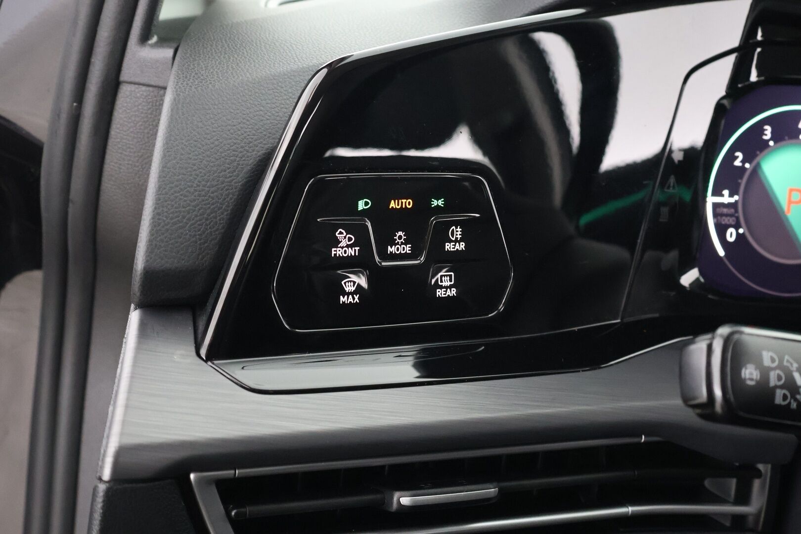 Volkswagen Golf 2021 Variant Style 1,5 eTSI 110 kW (MHEV) DSG - Webasto | ACC | P-kamera | Matrix-LED | Harman/Kardon | HUD | Vetokoukku | 