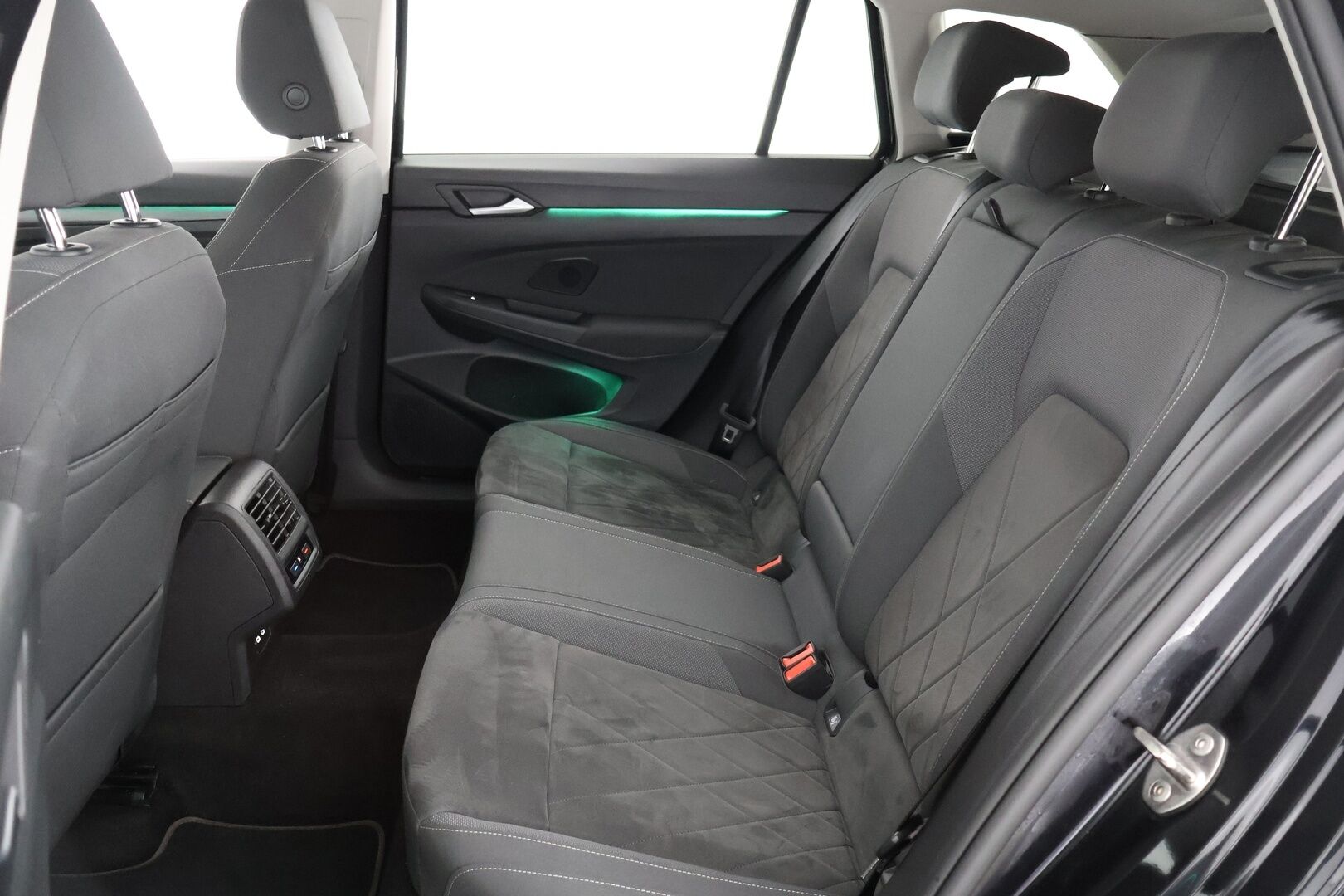 Volkswagen Golf 2021 Variant Style 1,5 eTSI 110 kW (MHEV) DSG - Webasto | ACC | P-kamera | Matrix-LED | Harman/Kardon | HUD | Vetokoukku | 