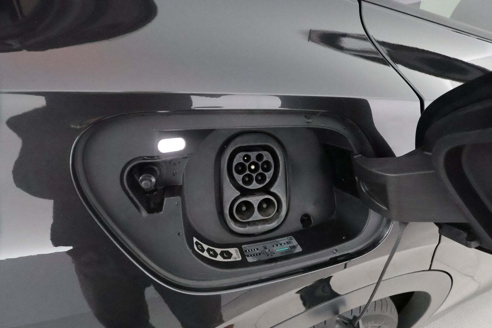 Volkswagen ID.4 2021 Pro Performance 1ST Max 150 kW, akku 77 kWh **Adapt.vakkari / HUD / Muistipenkit / Lasikatto / Matrix LED** - 1.Om Suomi-auto / Kahdet renkaat aluvanteilla / Koukku / Hierovat etuistuimet / Ratinlämmitin / Tuulilasin lämmitin / Nahka-Alcantara 
