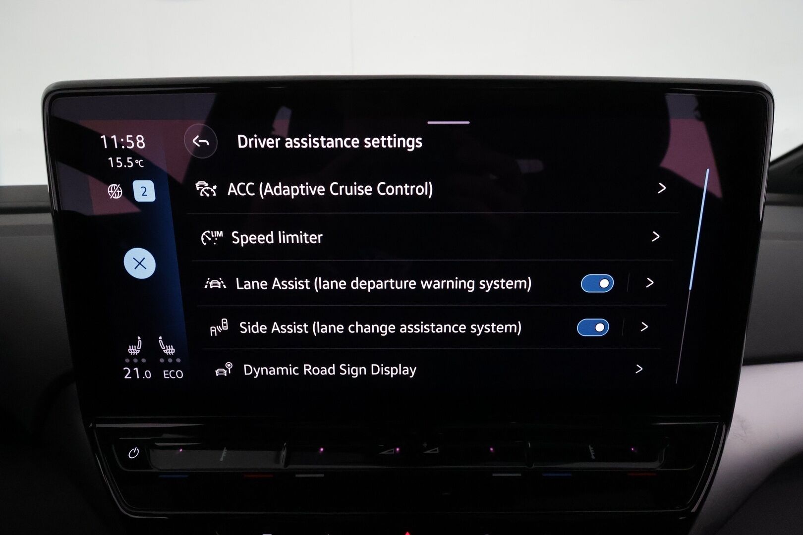 Volkswagen ID.4 2021 Pro Performance 1ST Max 150 kW, akku 77 kWh ** Koukku / ACC/ HUD / Muistipenkit / Lasikatto / Matrix LED** - 1.Om Suomi-auto / Kahdet renkaat aluvanteilla /Hierovat etuistuimet / Ratinlämmitin / Tuulilasin lämmitin / Nahka-Alcantara 