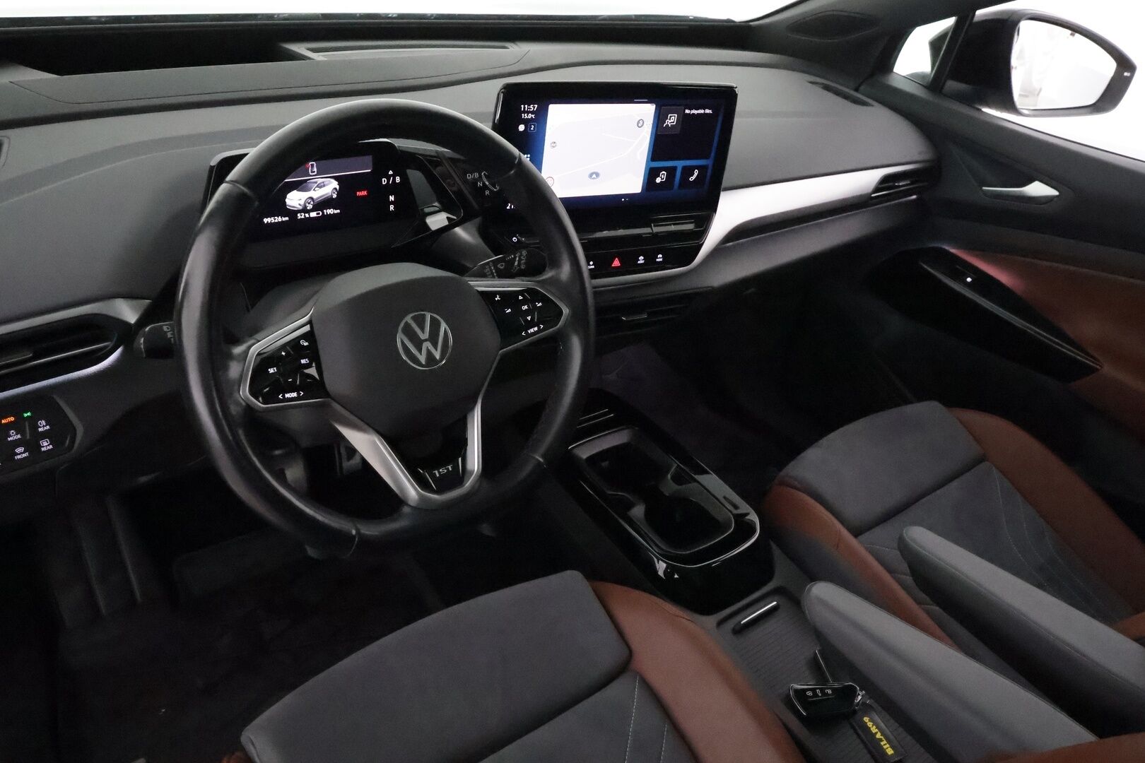 Volkswagen ID.4 2021 Pro Performance 1ST Max 150 kW, akku 77 kWh **Adapt.vakkari / HUD / Muistipenkit / Lasikatto / Matrix LED** - 1.Om Suomi-auto / Kahdet renkaat aluvanteilla / Koukku / Hierovat etuistuimet / Ratinlämmitin / Tuulilasin lämmitin / Nahka-Alcantara 