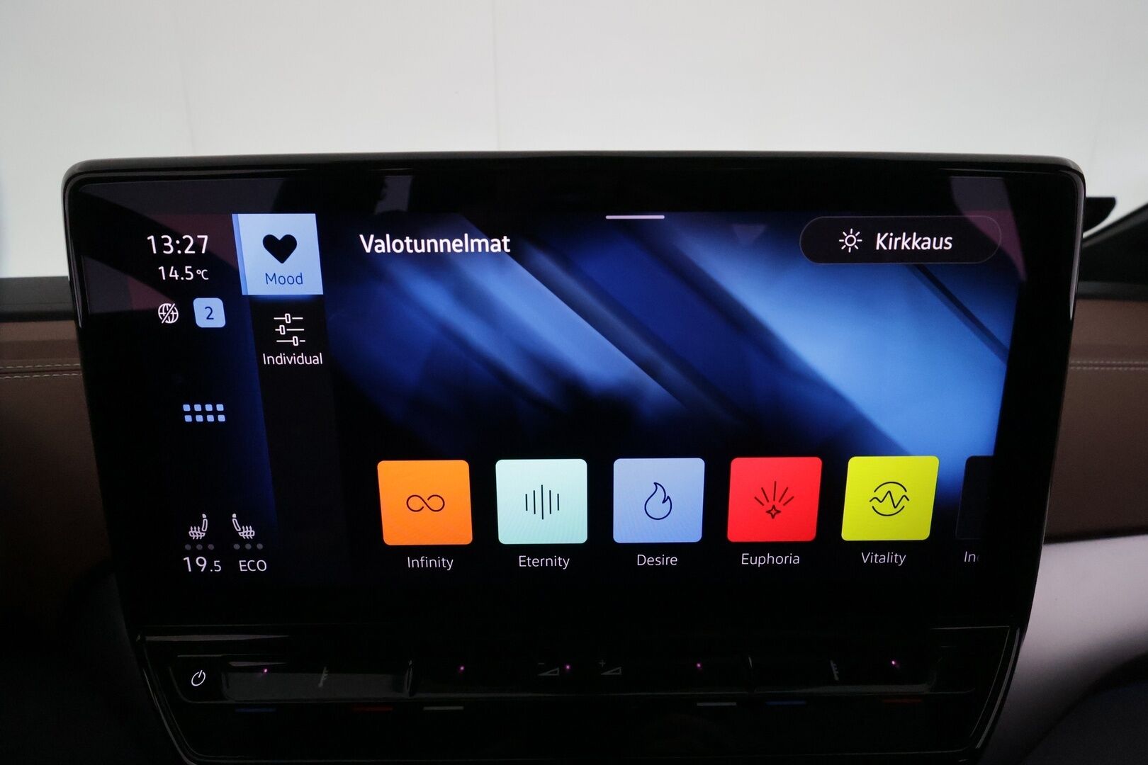 Volkswagen ID.4 2021 Pro Performance Max 150kW *HUD / Lasikatto / ILP / Koukku / ACC / Matrix-LED / 360° / Hierovat Sportpenkit Muistilla* - 1-om Suomi-auto / Akku kuntotarkastettu / Kahdet Renkaat / Merkkihuollettu! / *HUIPPU VARUSTEET*