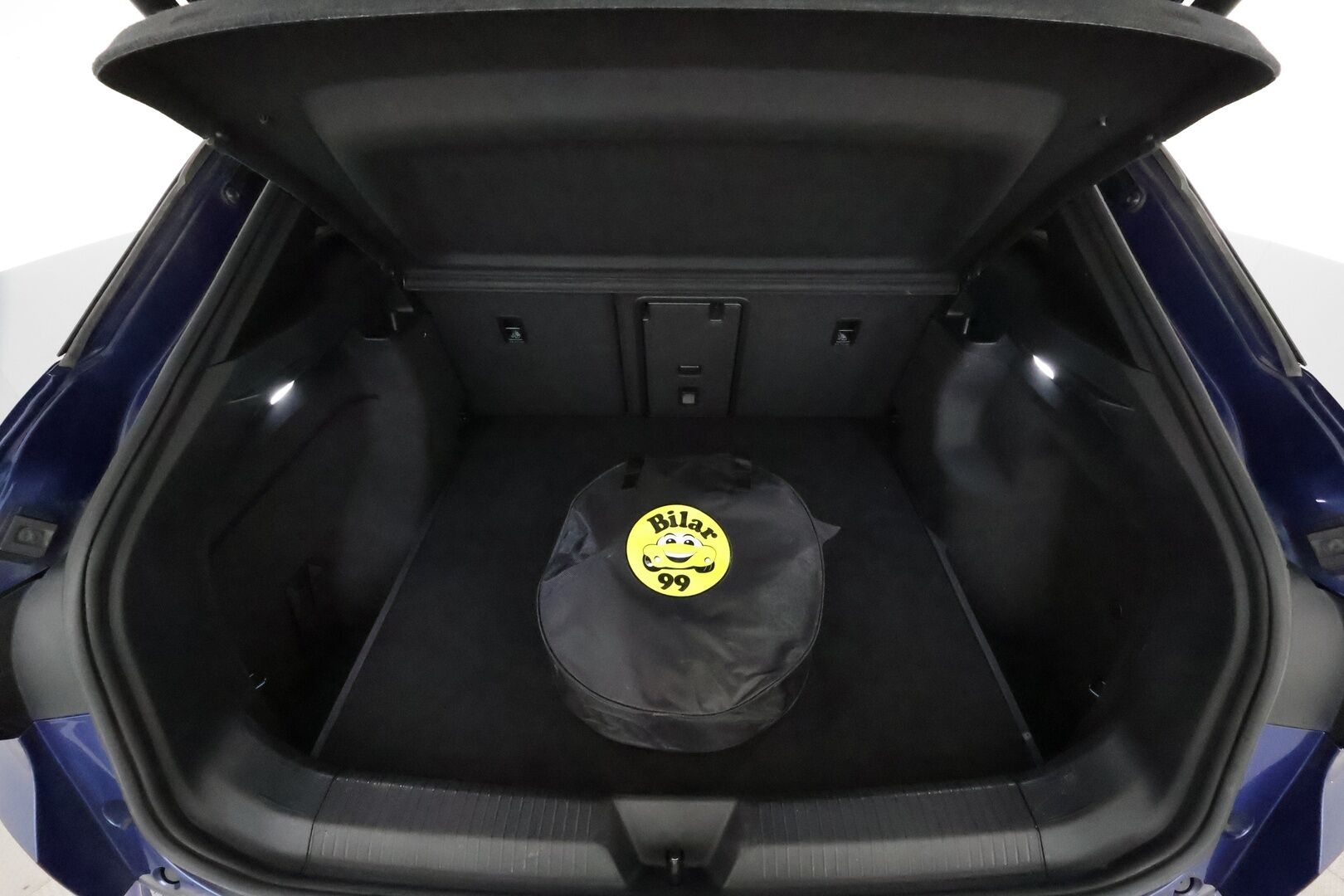Volkswagen ID.4 2021 Pro Performance Max 150kW *HUD / Lasikatto / ILP / Koukku / ACC / Matrix-LED / 360° / Hierovat Sportpenkit Muistilla* - 1-om Suomi-auto / Akku kuntotarkastettu / Kahdet Renkaat / Merkkihuollettu! / *HUIPPU VARUSTEET*