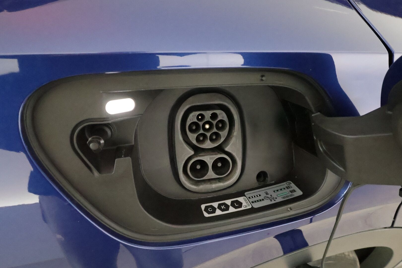 Volkswagen ID.4 2021 Pro Performance Max 150kW *HUD / Lasikatto / ILP / Koukku / ACC / Matrix-LED / 360° / Hierovat Sportpenkit Muistilla* - 1-om Suomi-auto / Akku kuntotarkastettu / Kahdet Renkaat / Merkkihuollettu! / *HUIPPU VARUSTEET*