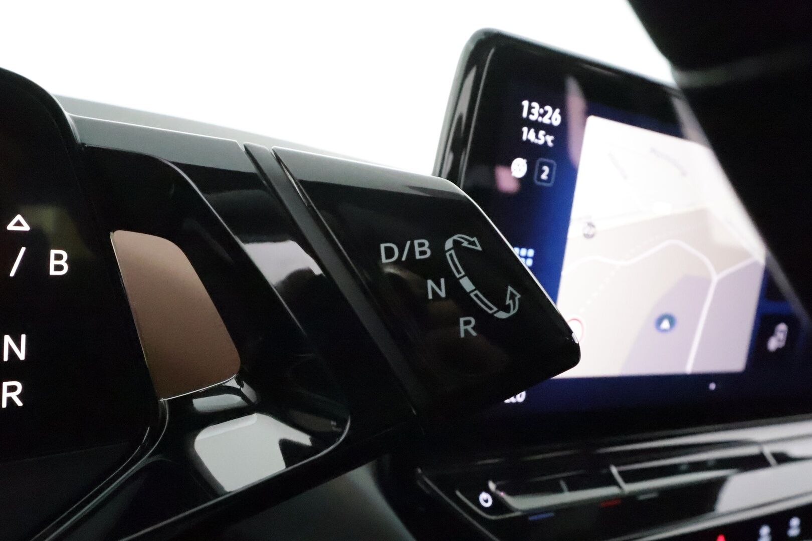 Volkswagen ID.4 2021 Pro Performance Max 150kW *HUD / Lasikatto / ILP / Koukku / ACC / Matrix-LED / 360° / Hierovat Sportpenkit Muistilla* - 1-om Suomi-auto / Akku kuntotarkastettu / Kahdet Renkaat / Merkkihuollettu! / *HUIPPU VARUSTEET*