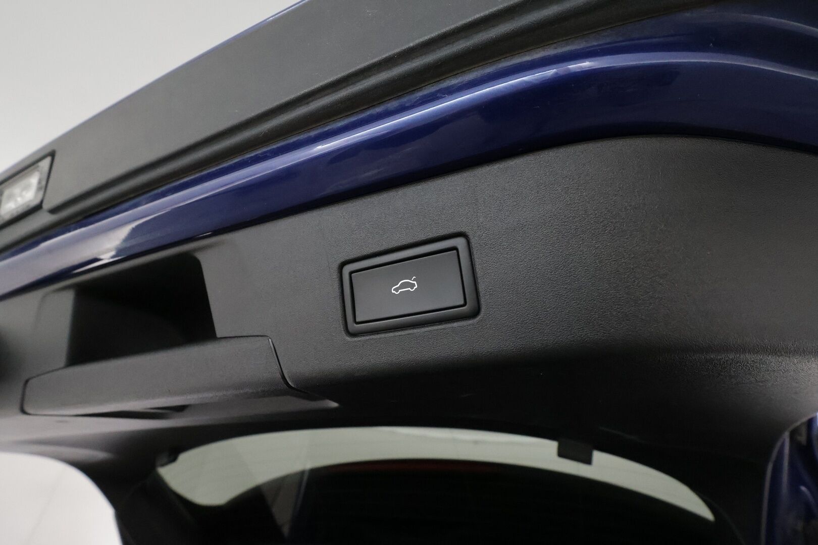 Volkswagen ID.4 2021 Pro Performance Max 150kW *HUD / Lasikatto / ILP / Koukku / ACC / Matrix-LED / 360° / Hierovat Sportpenkit Muistilla* - 1-om Suomi-auto / Akku kuntotarkastettu / Kahdet Renkaat / Merkkihuollettu! / *HUIPPU VARUSTEET*