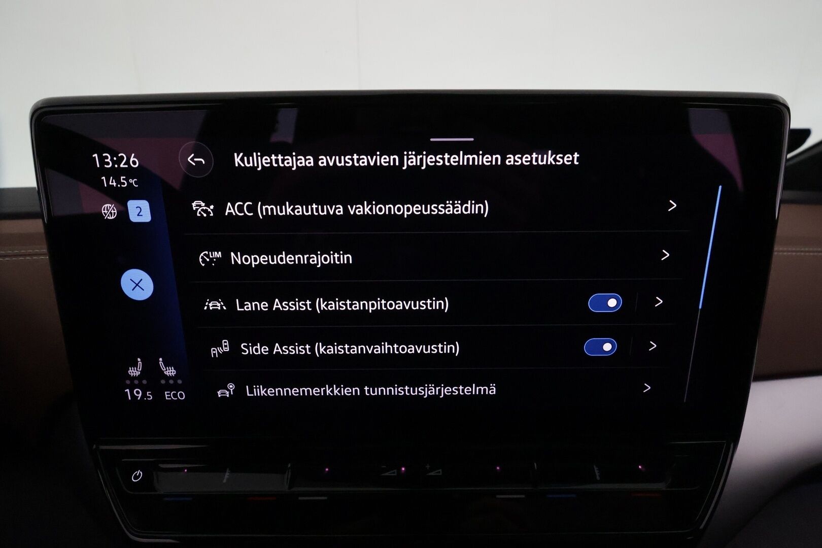 Volkswagen ID.4 2021 Pro Performance Max 150kW *HUD / Lasikatto / ILP / Koukku / ACC / Matrix-LED / 360° / Hierovat Sportpenkit Muistilla* - 1-om Suomi-auto / Akku kuntotarkastettu / Kahdet Renkaat / Merkkihuollettu! / *HUIPPU VARUSTEET*