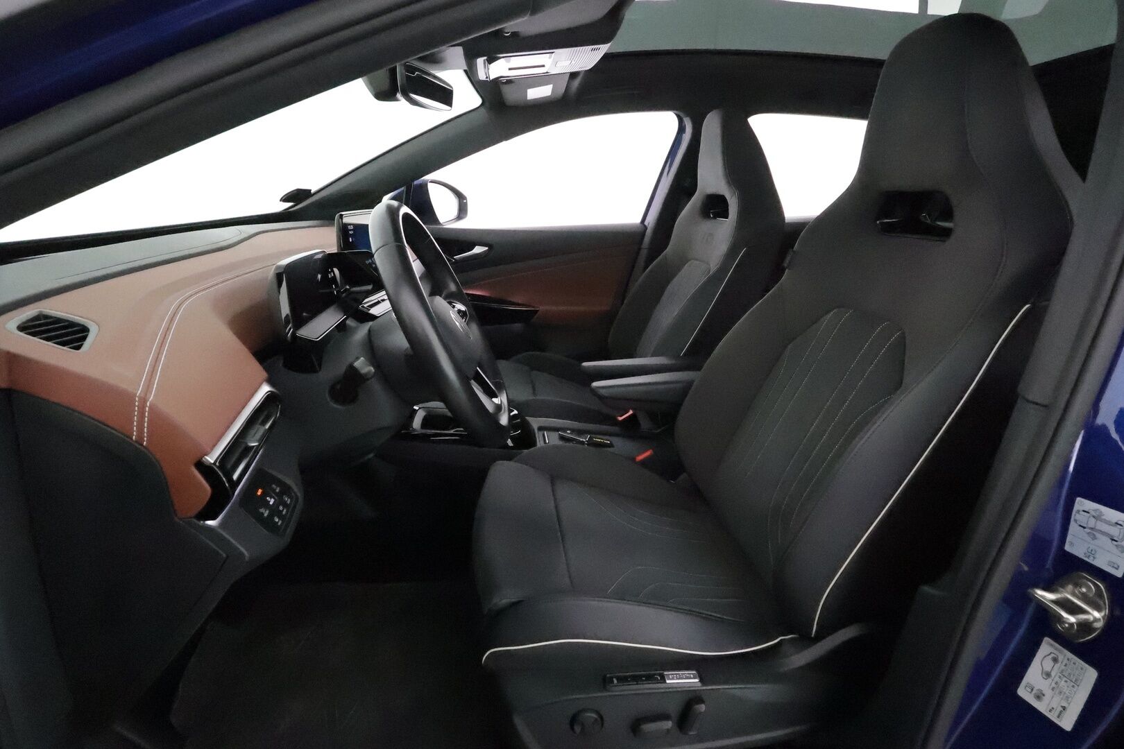 Volkswagen ID.4 2021 Pro Performance Max 150kW *HUD / Lasikatto / ILP / Koukku / ACC / Matrix-LED / 360° / Hierovat Sportpenkit Muistilla* - 1-om Suomi-auto / Akku kuntotarkastettu / Kahdet Renkaat / Merkkihuollettu! / *HUIPPU VARUSTEET*