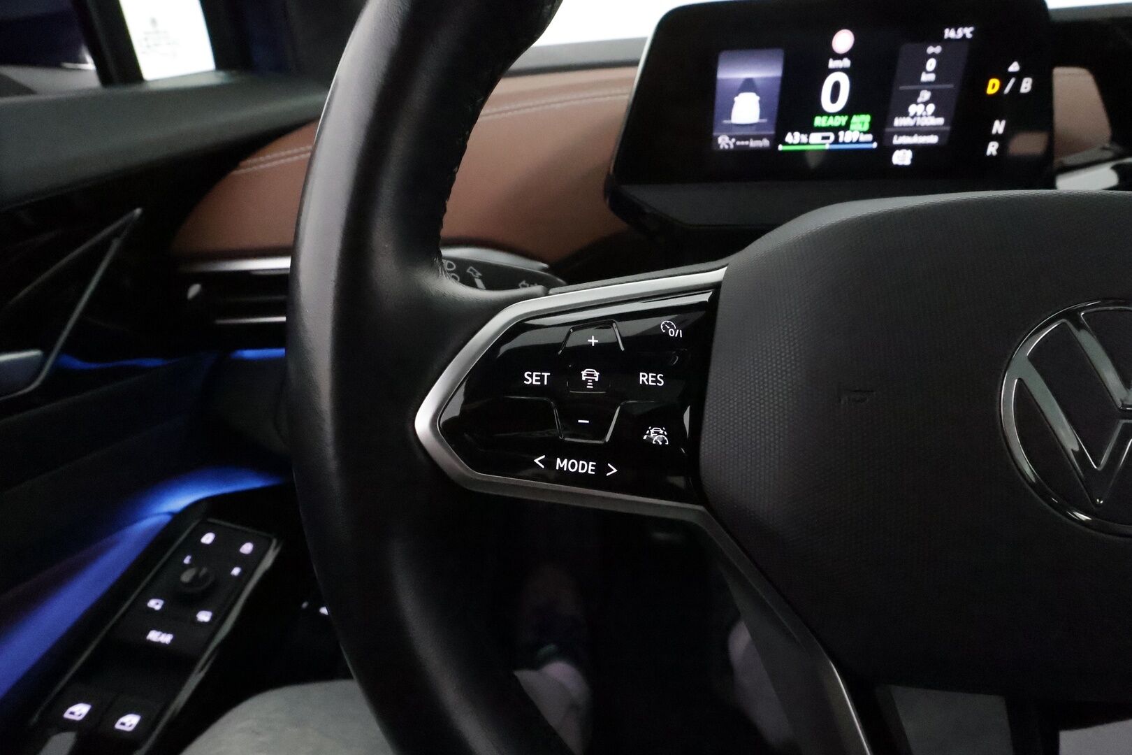 Volkswagen ID.4 2021 Pro Performance Max 150kW *HUD / Lasikatto / ILP / Koukku / ACC / Matrix-LED / 360° / Hierovat Sportpenkit Muistilla* - 1-om Suomi-auto / Akku kuntotarkastettu / Kahdet Renkaat / Merkkihuollettu! / *HUIPPU VARUSTEET*