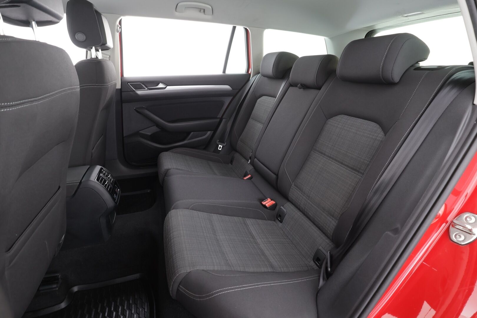 Volkswagen Passat 2021 Variant 1,5 TSI EVO 110 kW DSG * Webasto / ACC / LED / P.tutkat / Kaistavahti * - 1-om Suomi-auto / Kahdet renkaat 