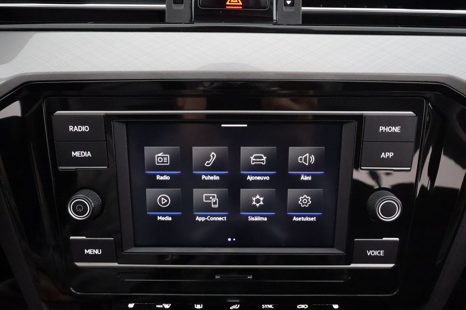 Volkswagen Passat 2021 Variant 1,5 TSI EVO 110 kW DSG * Webasto / ACC / LED / P.tutkat / Kaistavahti * - 1-om Suomi-auto / Kahdet renkaat 