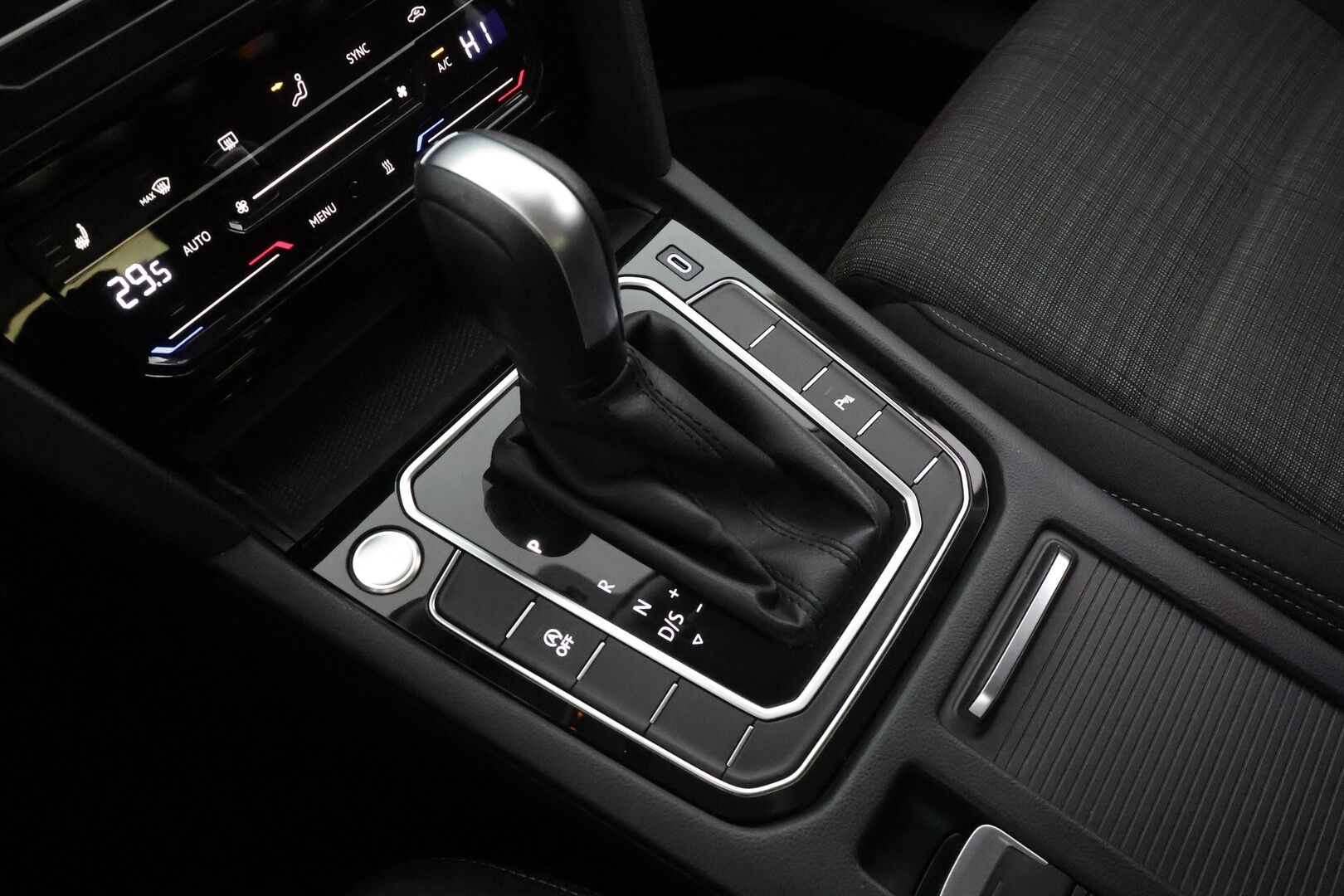 Volkswagen Passat 2021 Variant 1,5 TSI EVO 110 kW DSG * Webasto / ACC / LED / P.tutkat / Kaistavahti * - 1-om Suomi-auto / Kahdet renkaat 