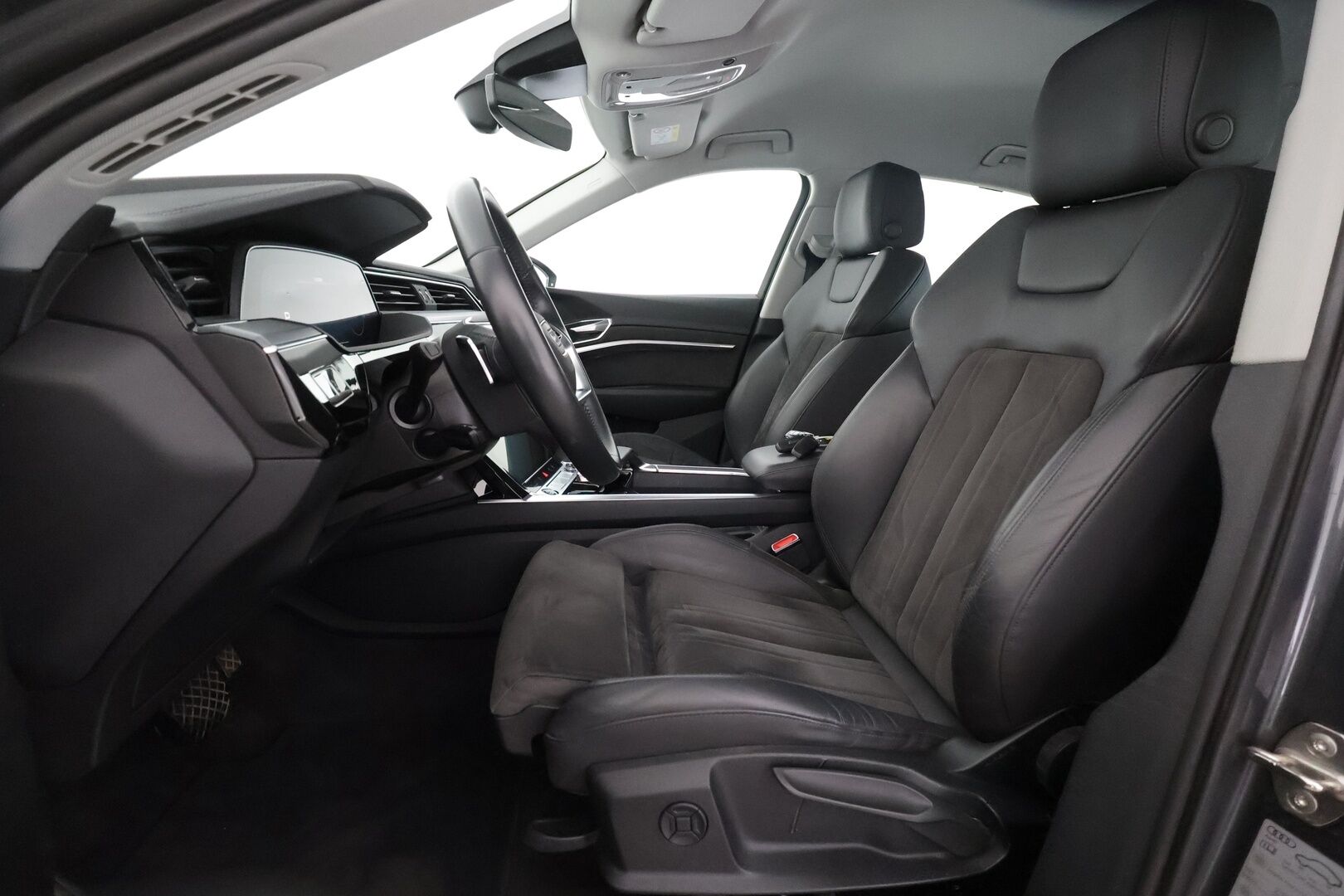 Audi e-tron 2021 Sportback 55 quattro - | Koukku | ACC | 360 | Sporttipenkit | LED | Night Vision | Kaistavahti | Katveavustin | Kahdet renkaat | Suomi-auto | Merkkihuollot |