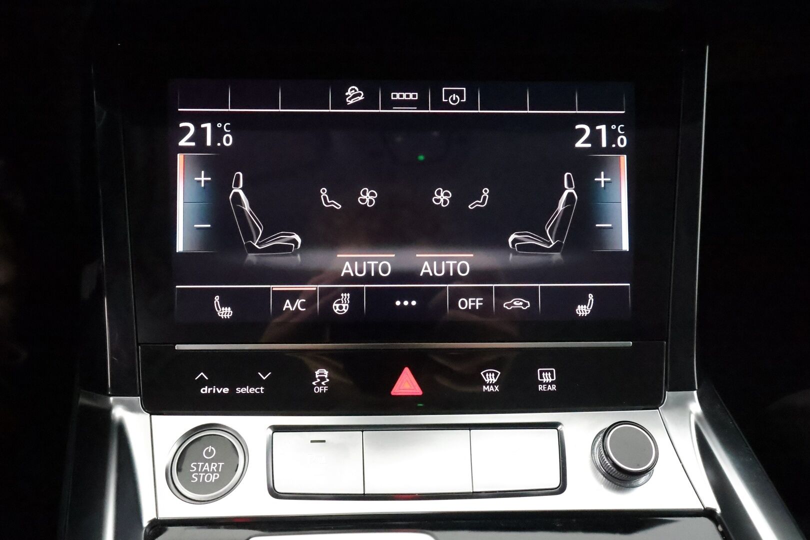 Audi e-tron 2021 Sportback 55 quattro - | Koukku | ACC | 360 | Sporttipenkit | LED | Night Vision | Kaistavahti | Katveavustin | Kahdet renkaat | Suomi-auto | Merkkihuollot |